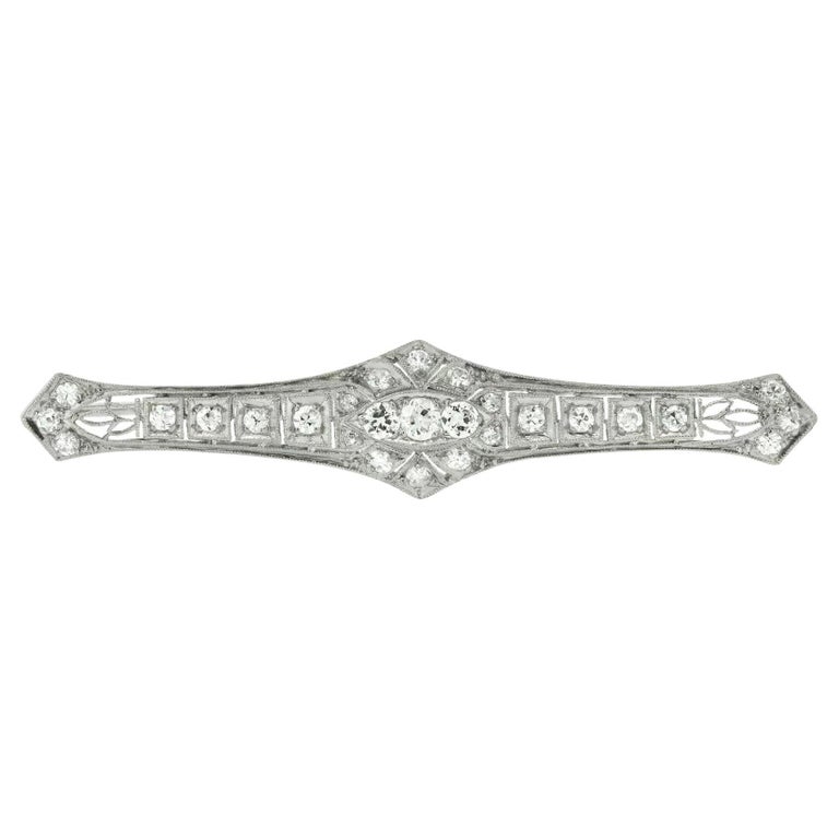 Art Deco Diamond Brooch with 0.95ct of Diamonds, Circa 1920-1930's,  Platinum For Sale at 1stDibs