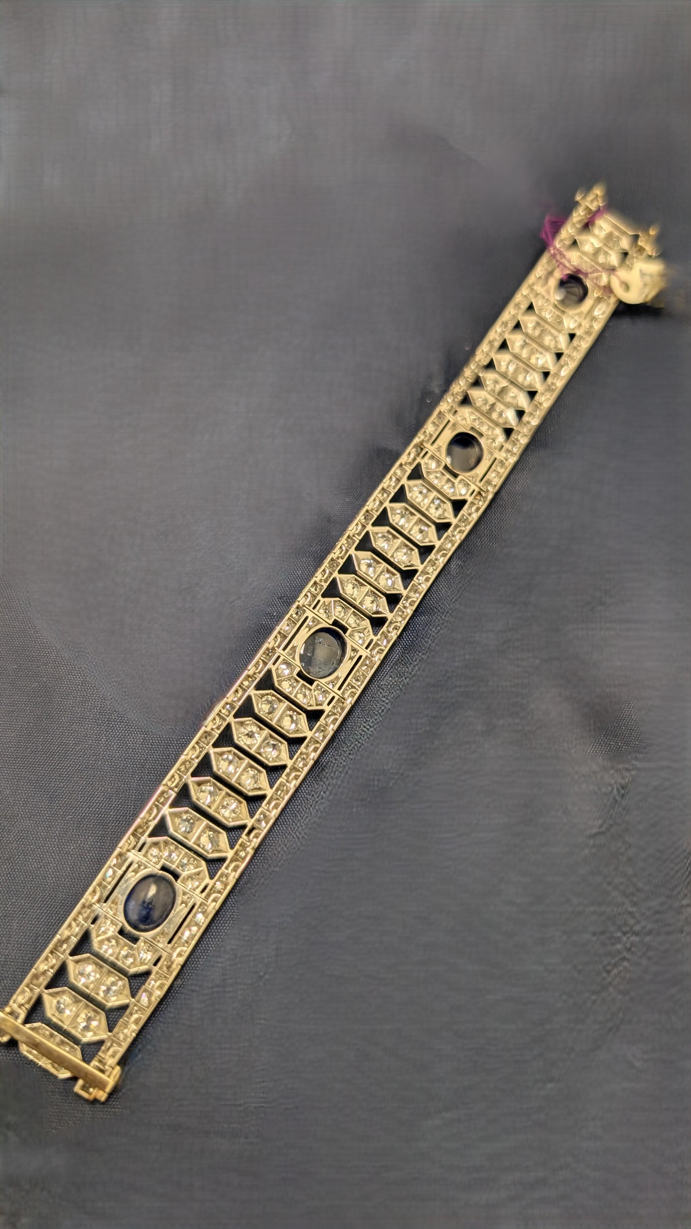 Bracciale Art Déco in platino con diamanti e zaffiri cabochon In condizioni ottime in vendita a New York, NY