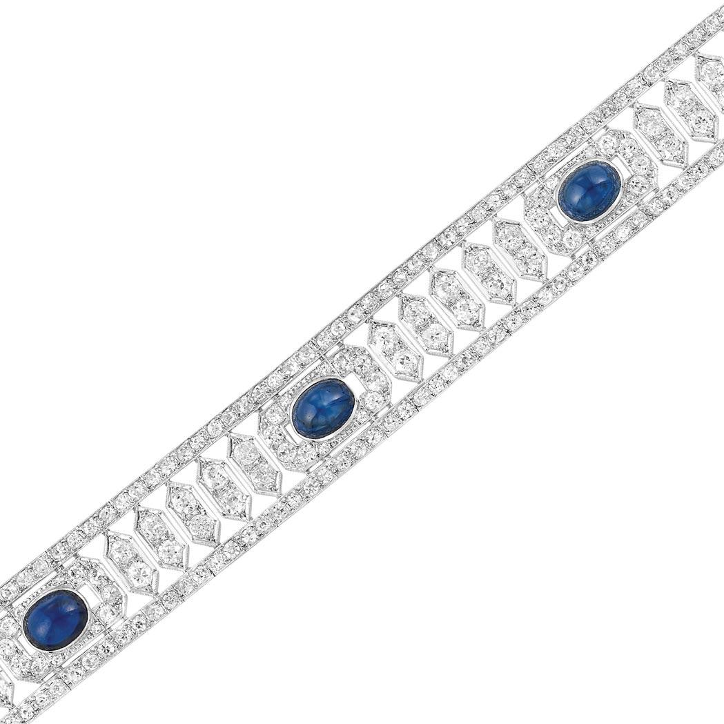 Donna Bracciale Art Déco in platino con diamanti e zaffiri cabochon in vendita