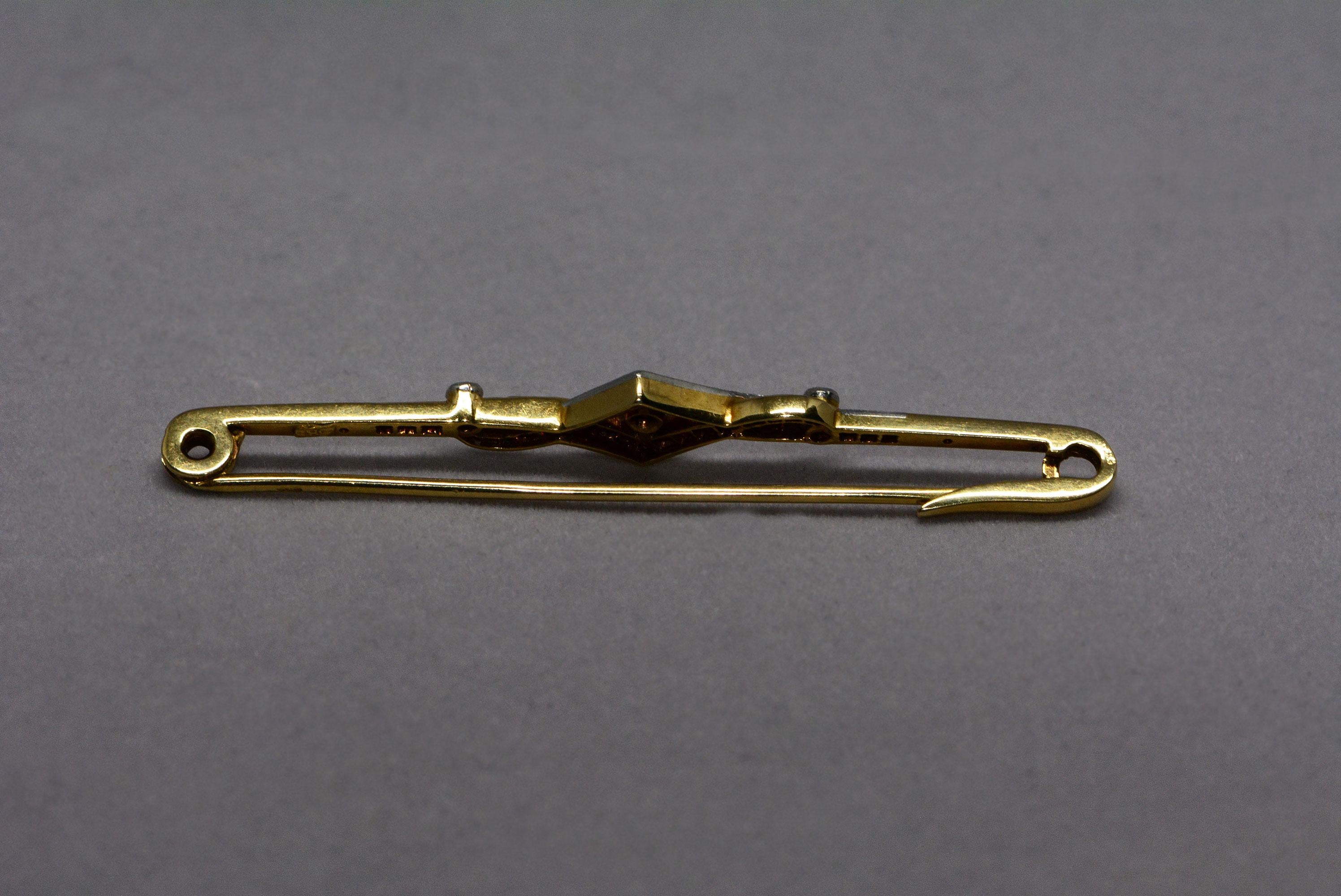 Women's or Men's Art Deco Diamond Calibre Cut Ruby Platinum and Yellow Gold Bar Pin For Sale