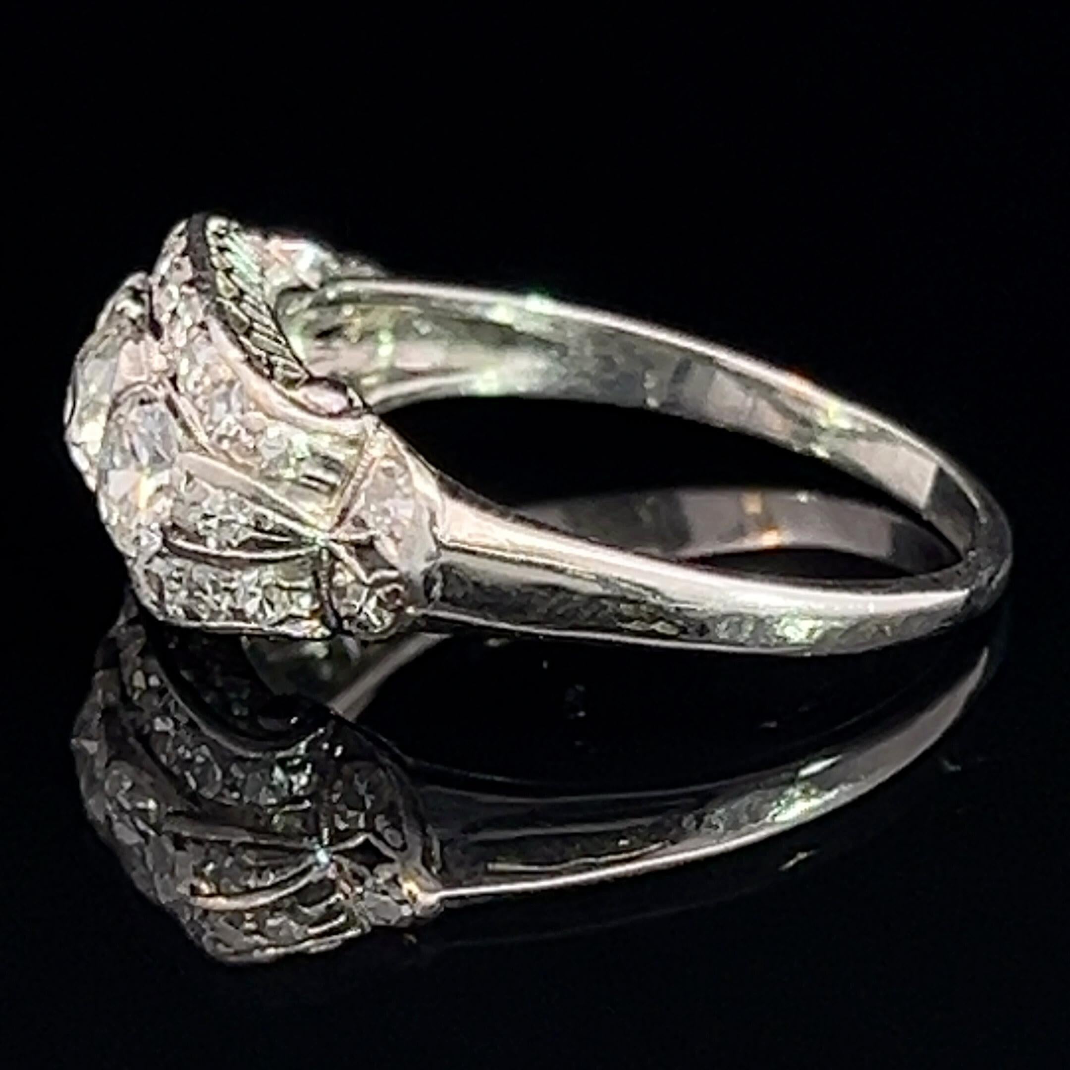 Art Deco Diamant-Cluster-Ring Circa 1930er Jahre im Angebot 1