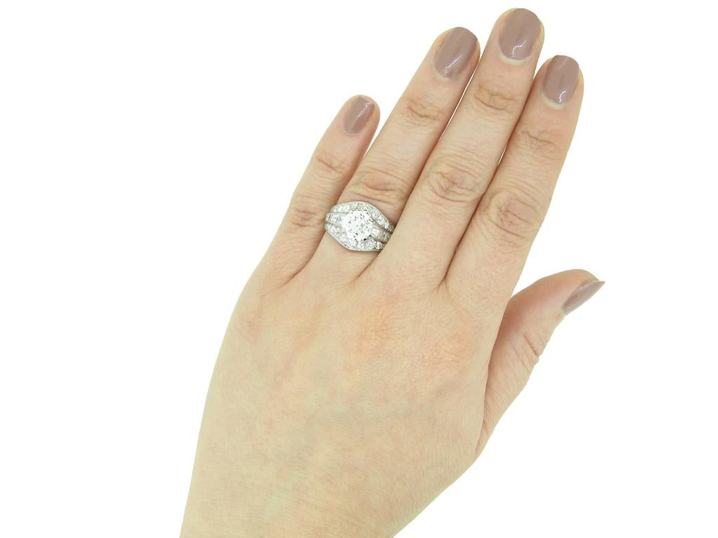Women's Art Deco diamond cluster ring, circa 1935.  For Sale
