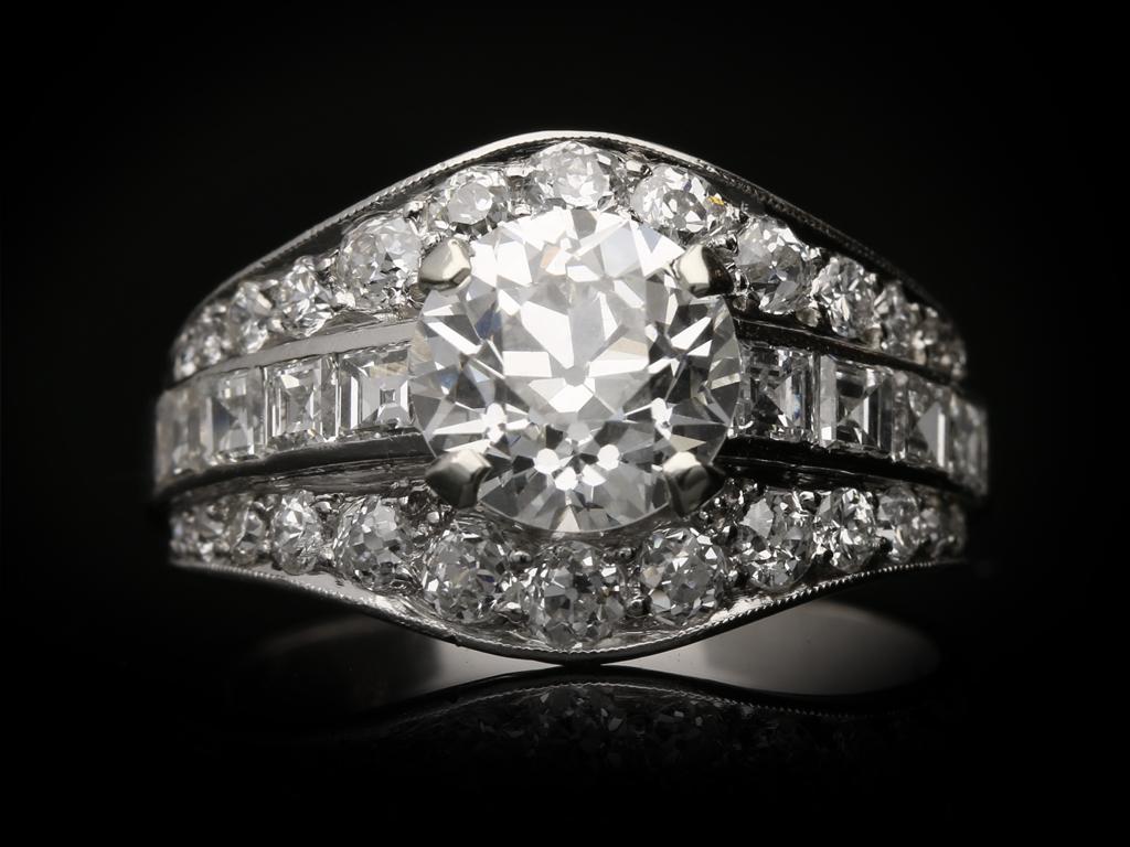 Art Deco diamond cluster ring, circa 1935.  For Sale 2