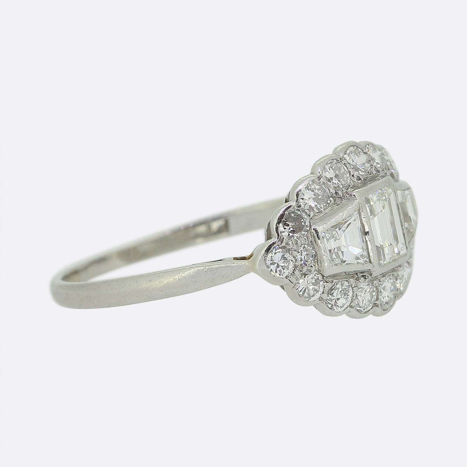 Art Déco Anello Art Deco con diamanti a grappolo in vendita