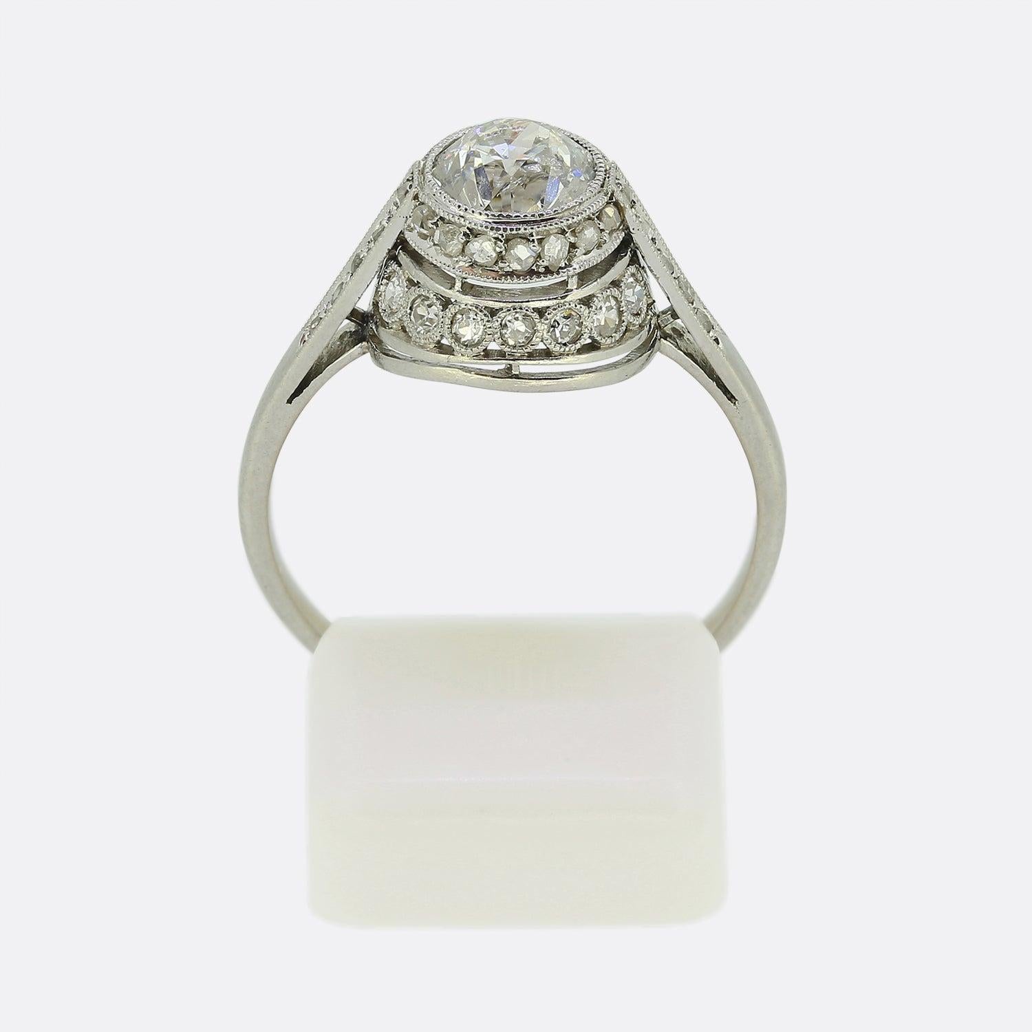 Taglio antico europeo Anello Art Deco con diamanti a grappolo in vendita