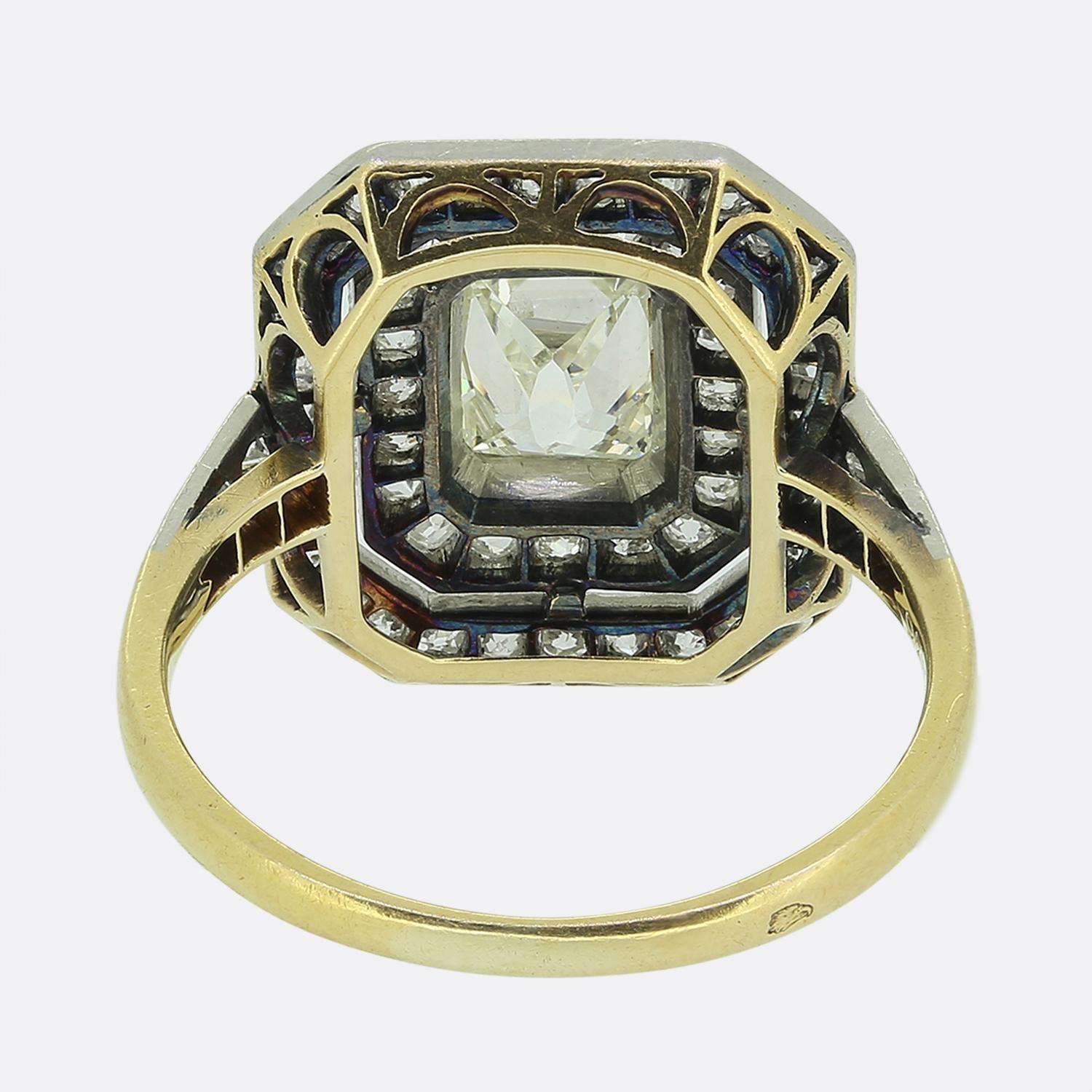 Taglio vecchia miniera Anello Art Deco con diamanti a grappolo in vendita