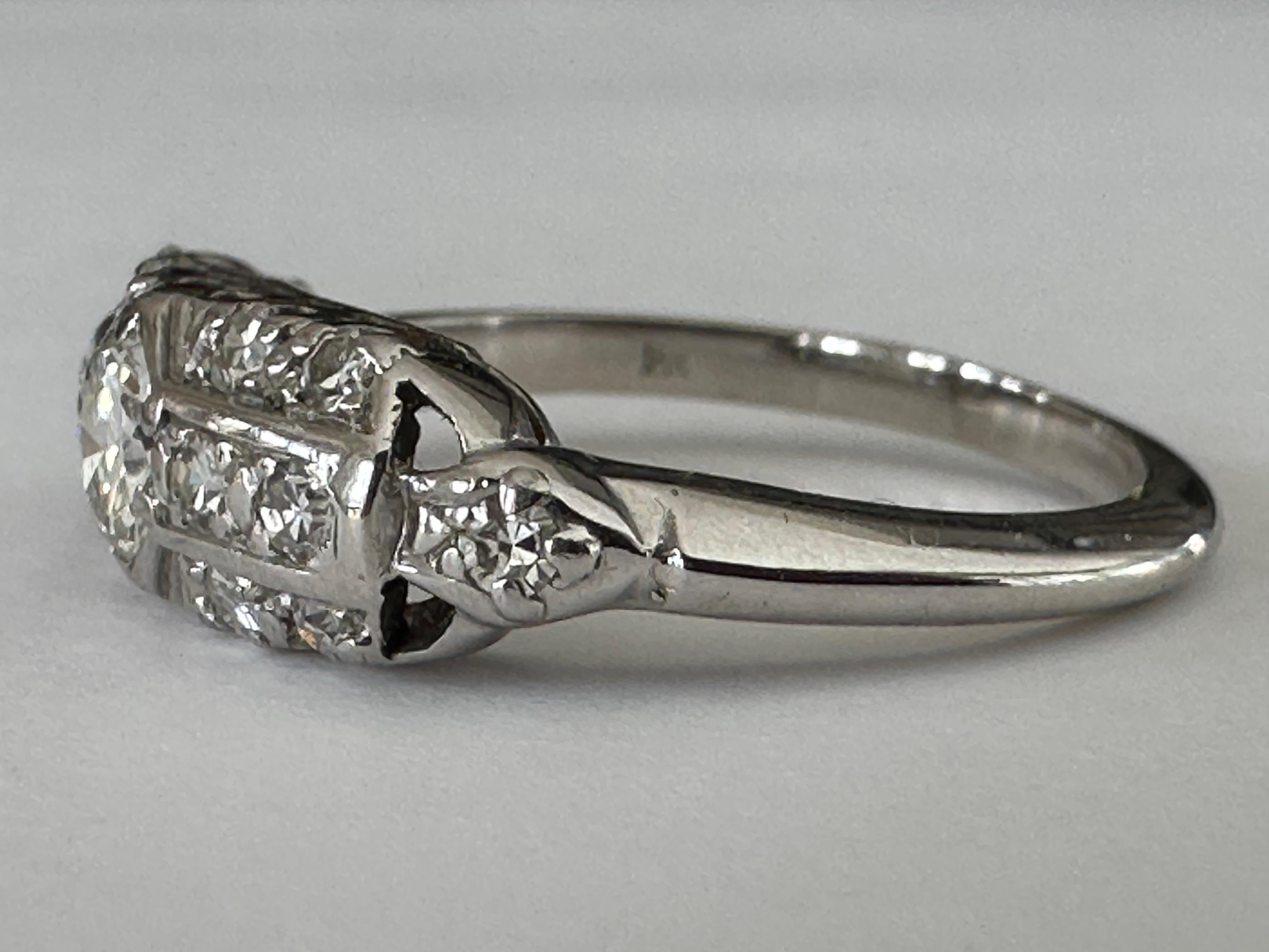 Donna Anello Art Deco con diamanti a grappolo in vendita