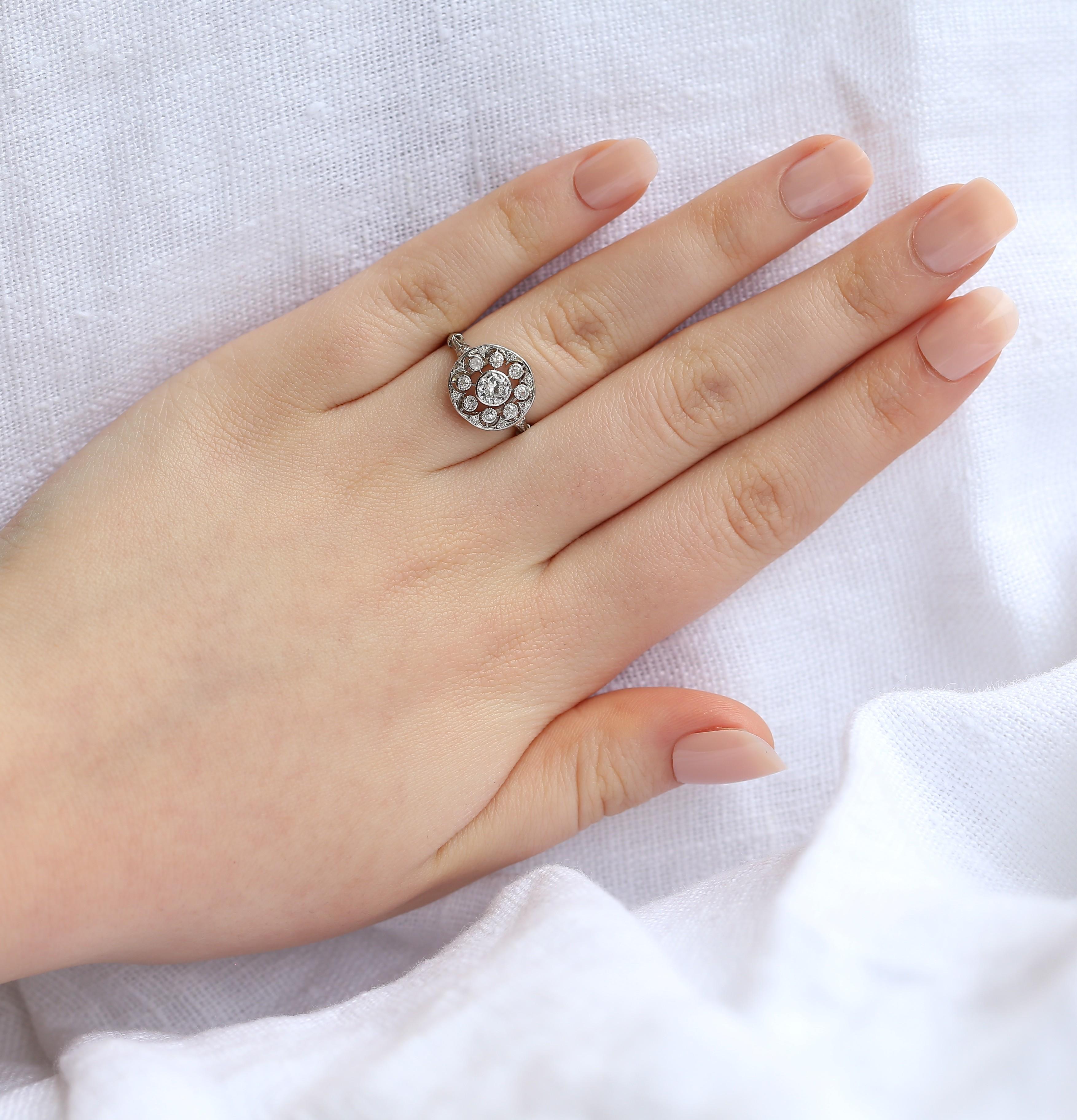 Art Deco Diamant-Cluster-Ring mit Diamanten für Damen oder Herren im Angebot