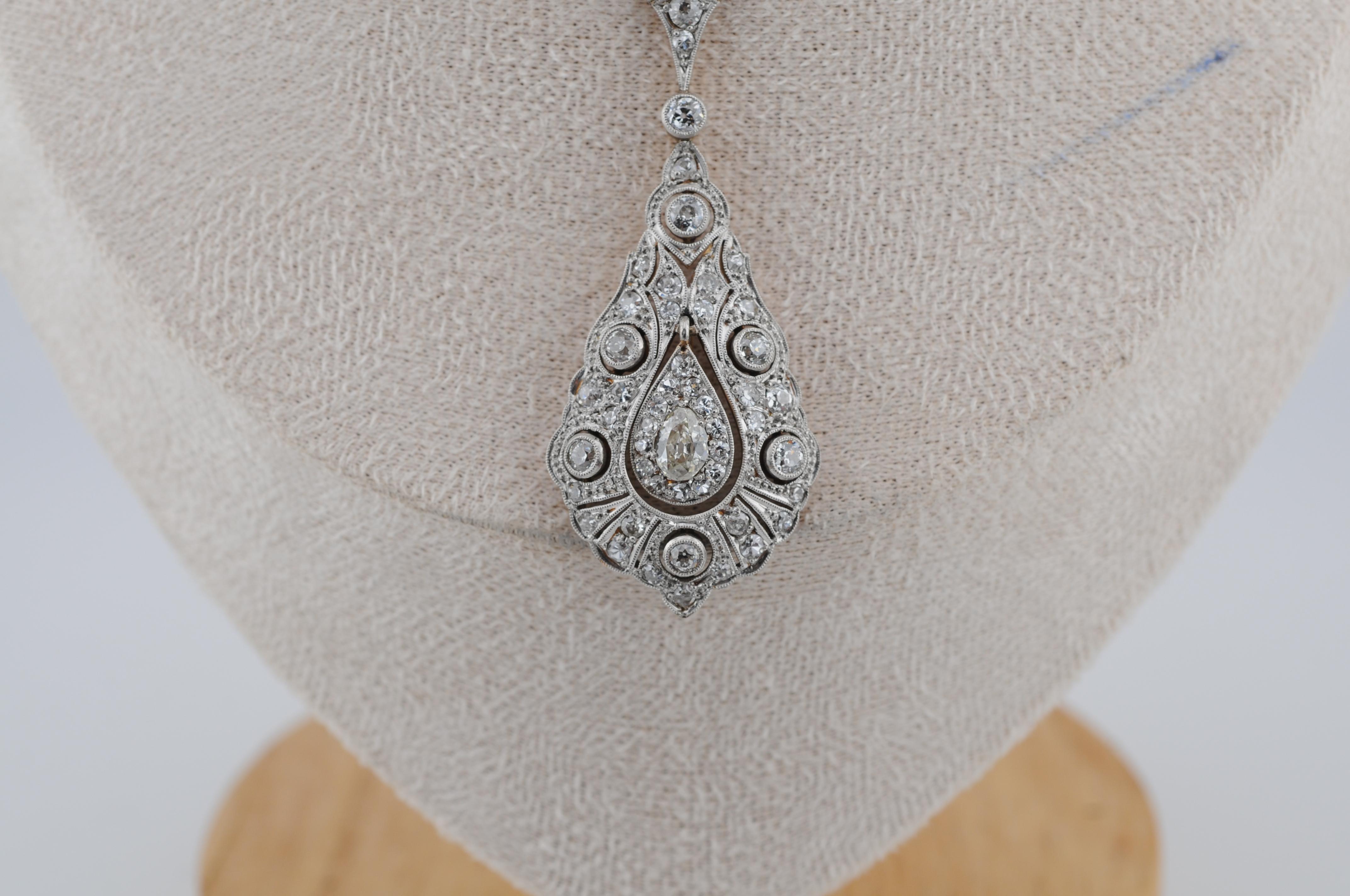 Mouvement esthétique Collier à diamants Art déco  3 ct Total, or 14K en vente