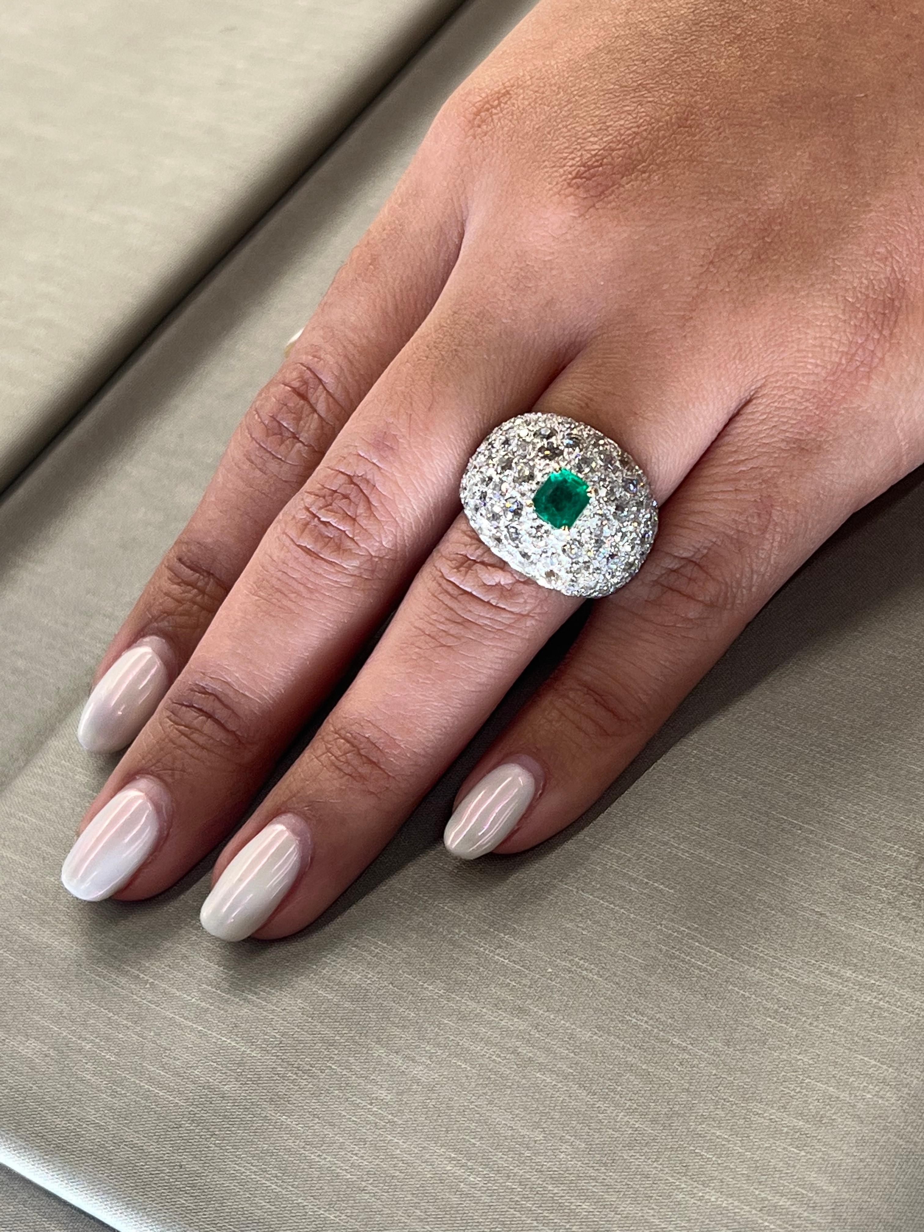 Women's or Men's Art Deco Diamond & Colombian Emerald Dome Ring in Platinum & Gold For Sale