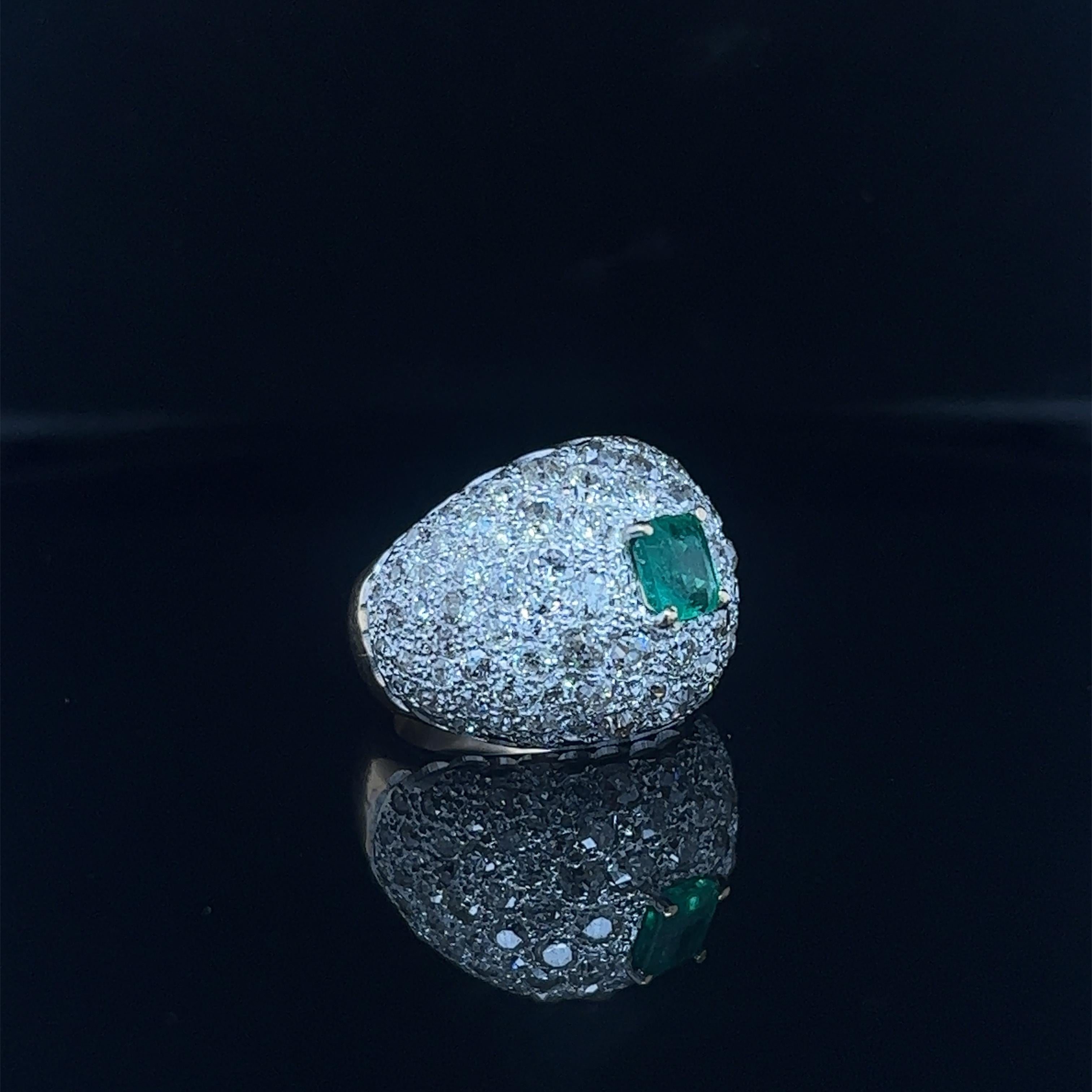 Kuppelring aus Platin und Gold mit Diamanten und kolumbianischem Smaragd im Art déco-Stil im Angebot 1