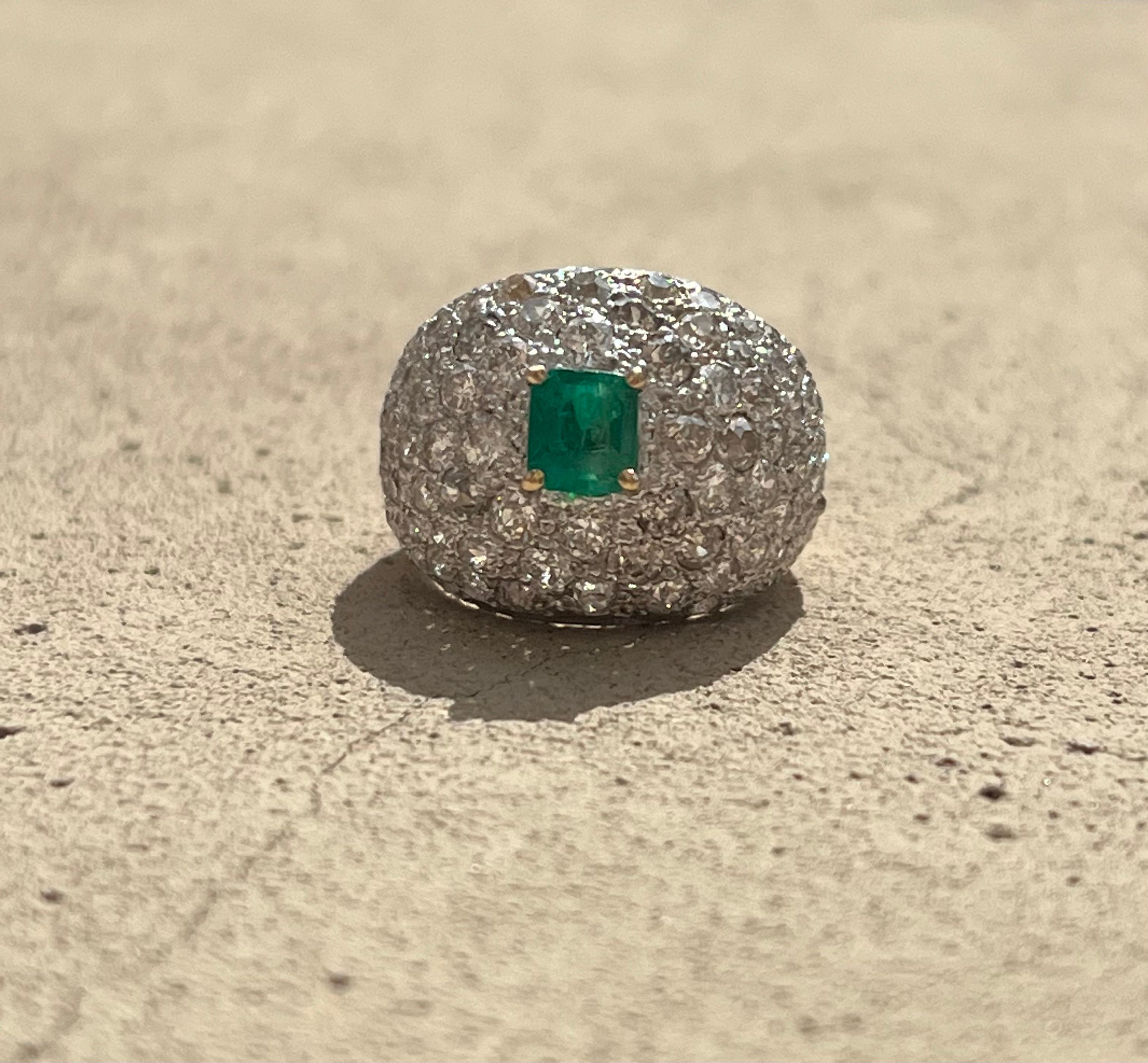 Art Deco Diamond & Colombian Emerald Dome Ring in Platinum & Gold For Sale 3
