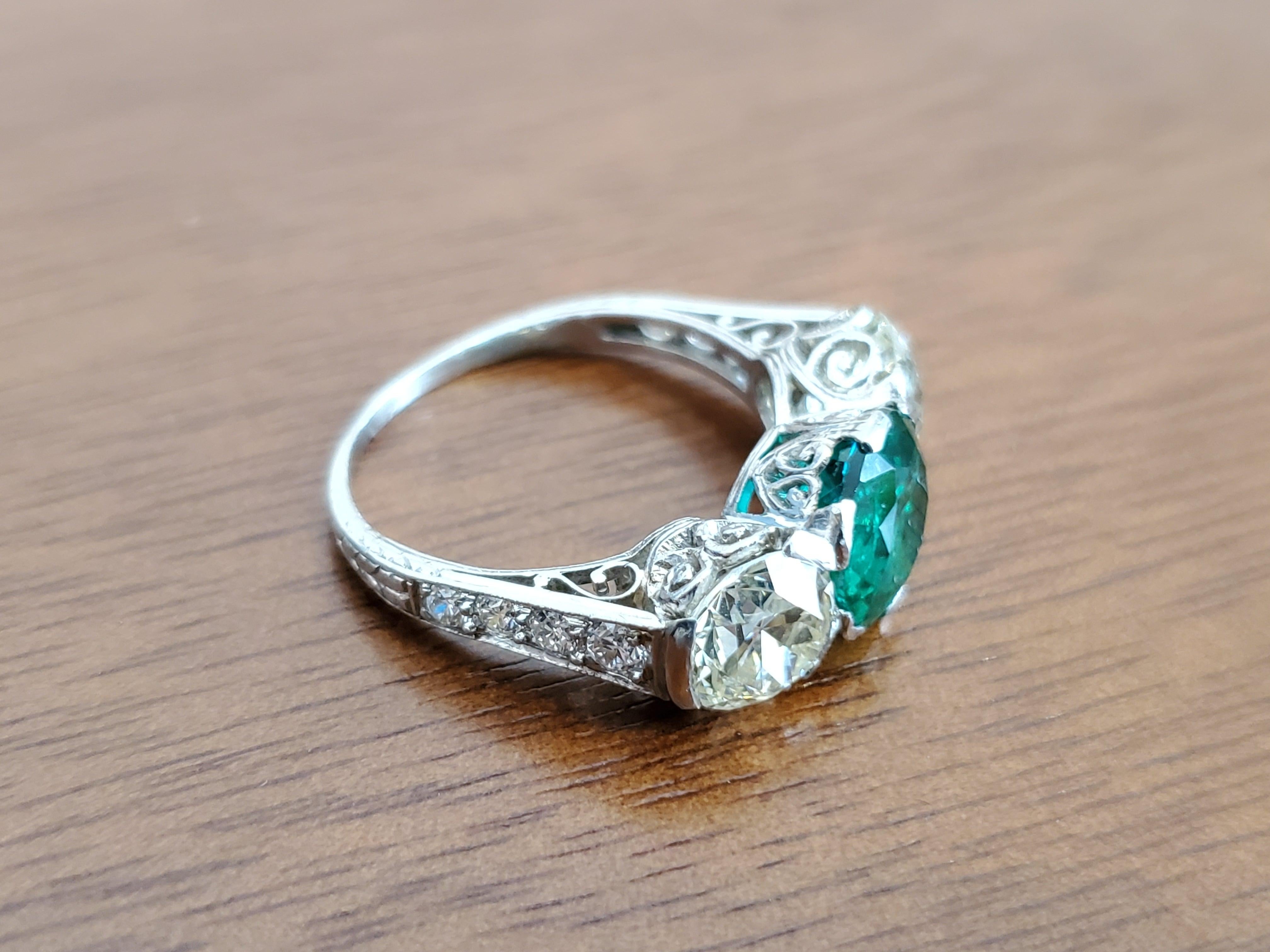 Round Cut Art Deco Diamond Colombian Emerald Platinum Ring 6.08tcw old Euro VS Diamonds For Sale