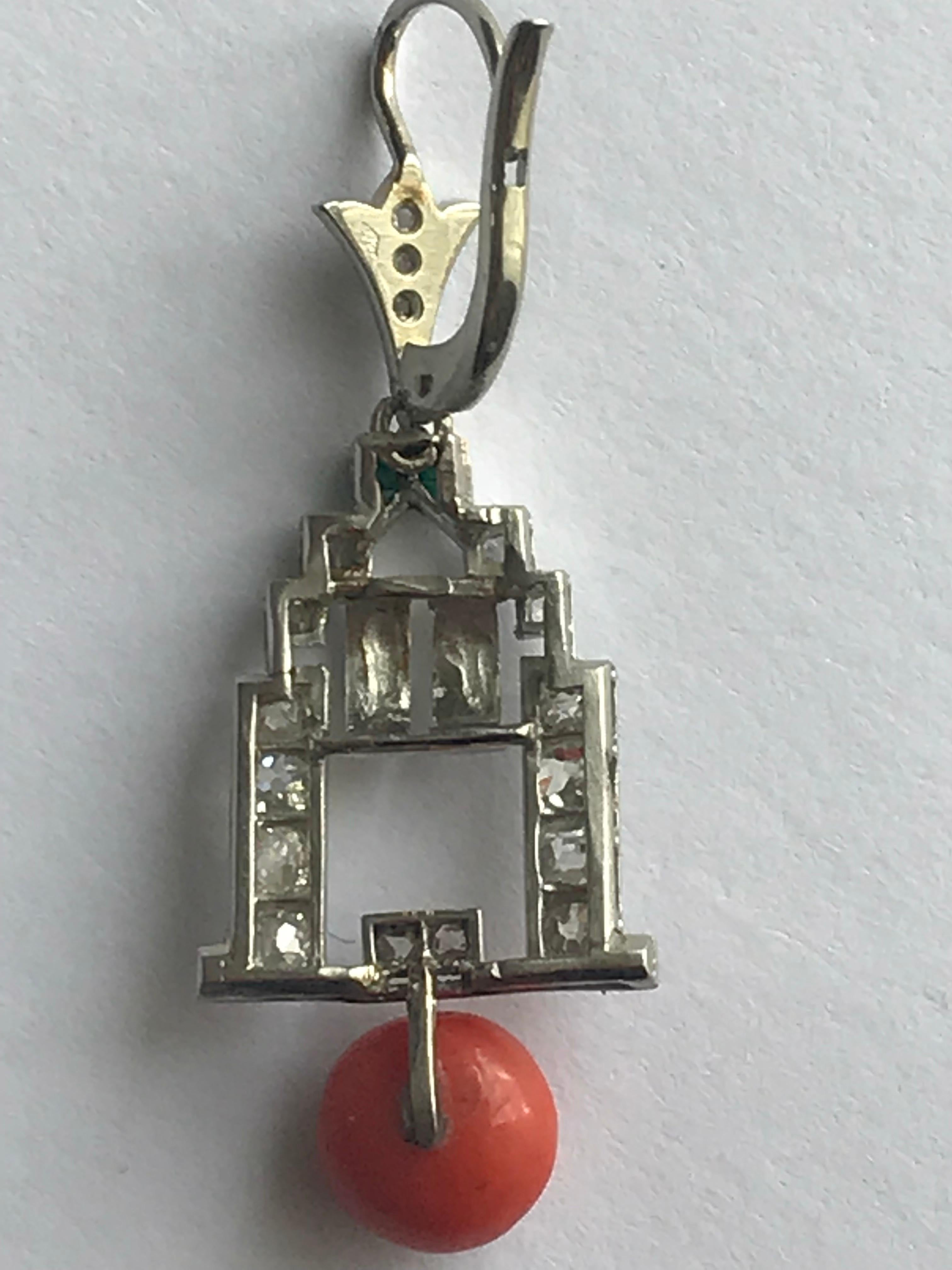 Art Deco Diamond Coral and Emerald Earrings In Excellent Condition For Sale In Oxford, GB