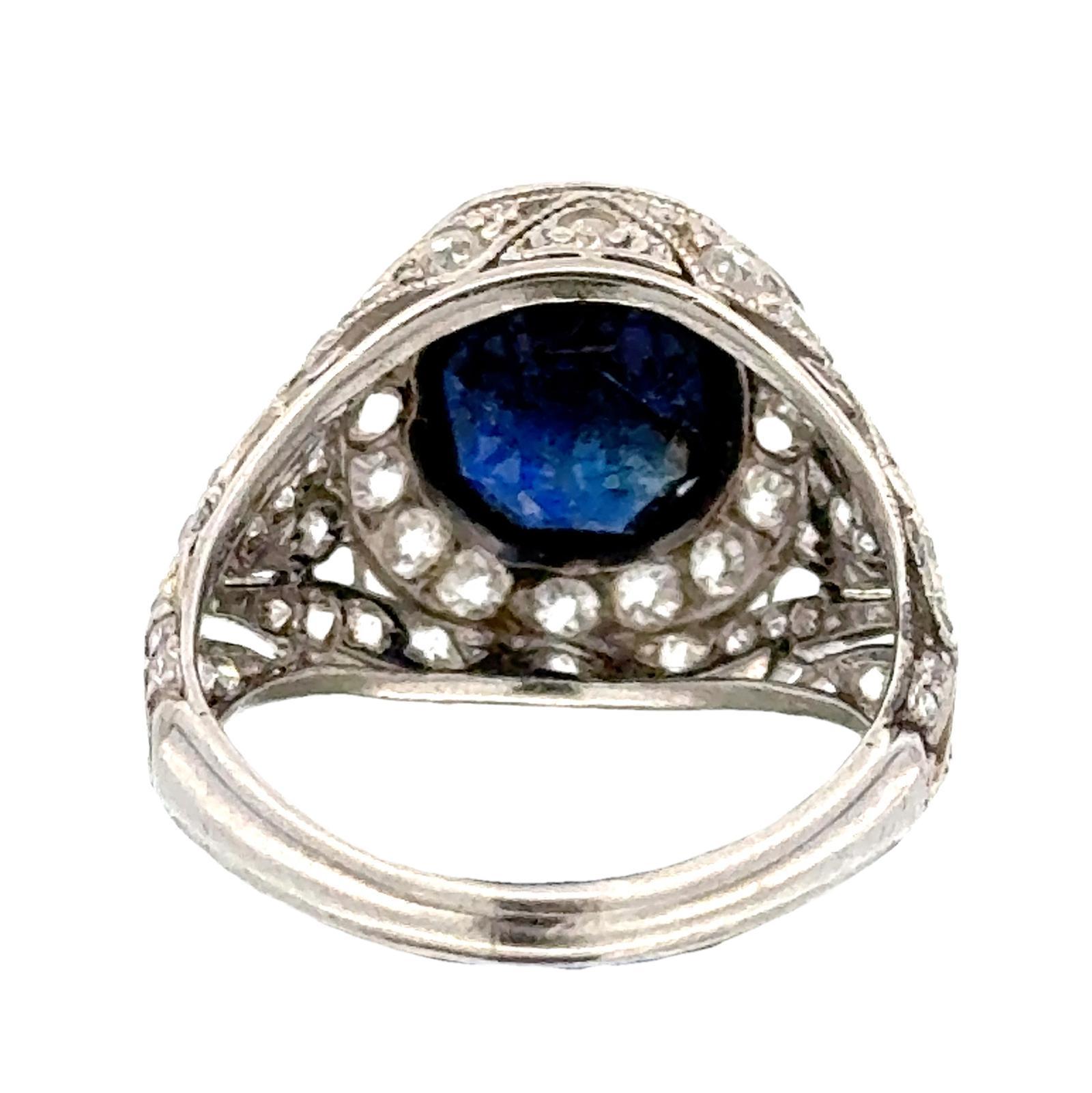 Bague cocktail Art déco ancienne en platine avec saphir bleu naturel non chauffé et diamants en vente 2