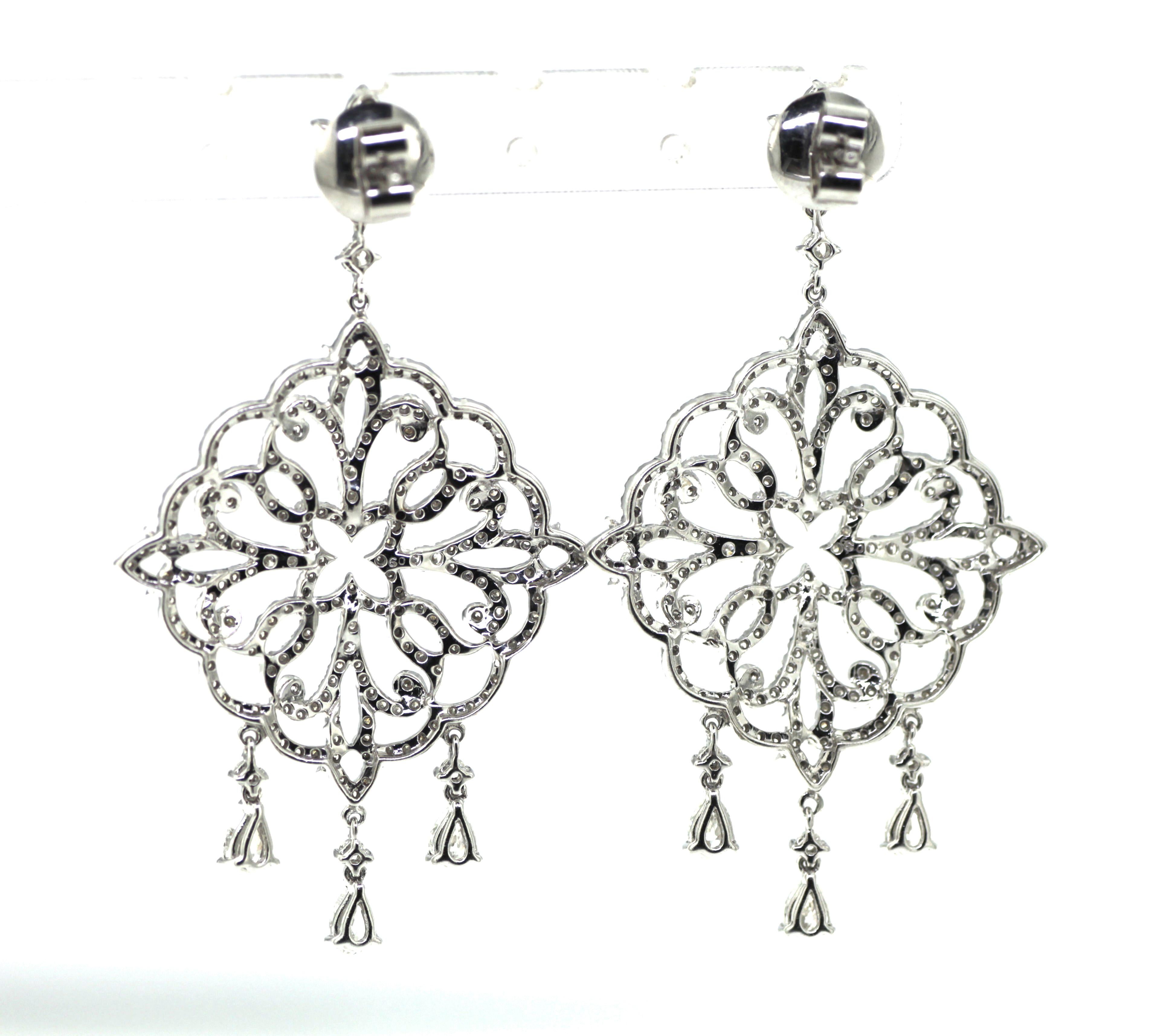 Pear Cut 3.14Ct Art Deco Diamond Dangle Drop Earring in 18K White Gold For Sale