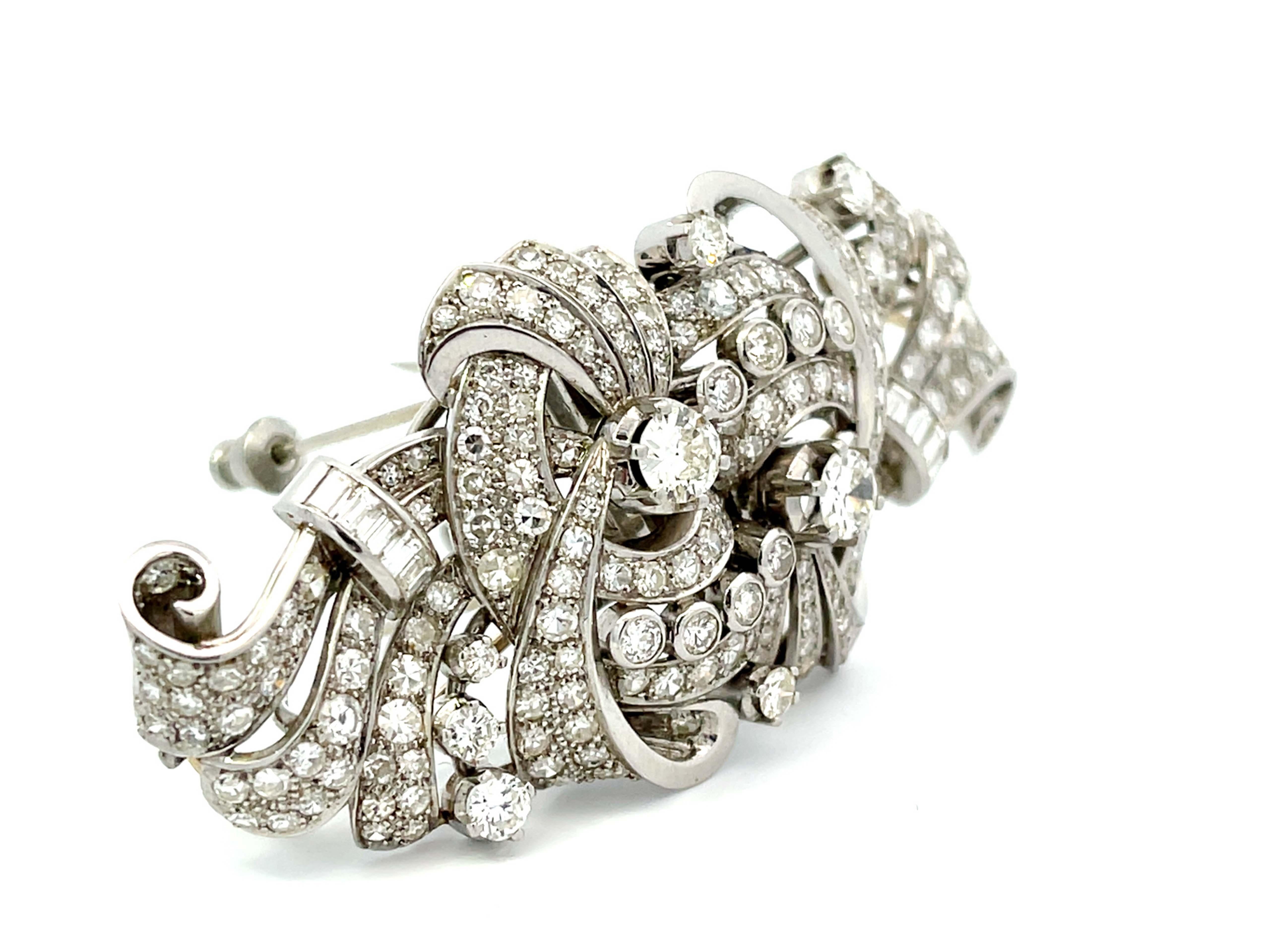 Art Deco Diamond Double Clip Brooch/Pendant in Platinum, 7.68 Carats In Excellent Condition For Sale In Honolulu, HI