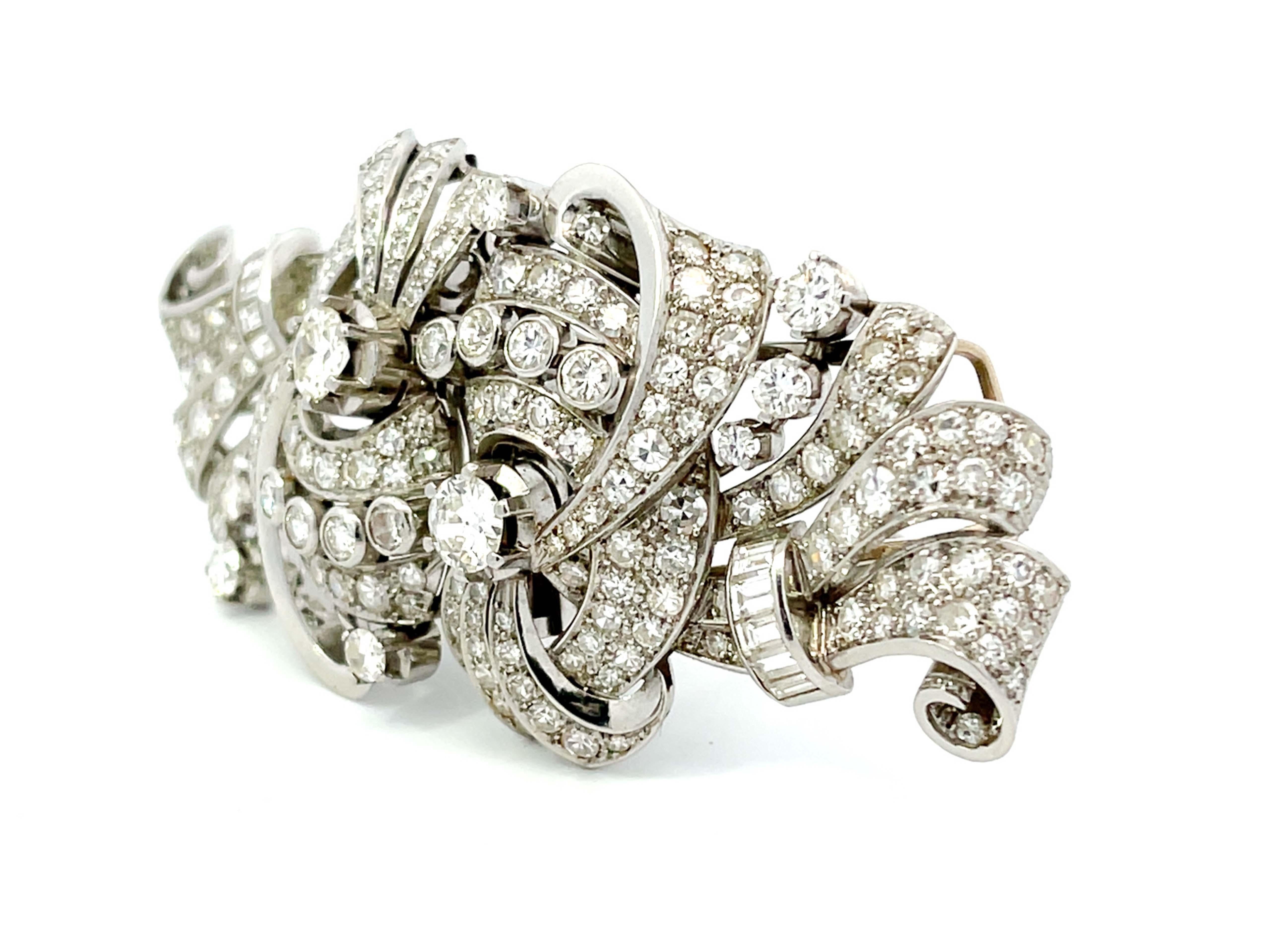 Women's or Men's Art Deco Diamond Double Clip Brooch/Pendant in Platinum, 7.68 Carats For Sale