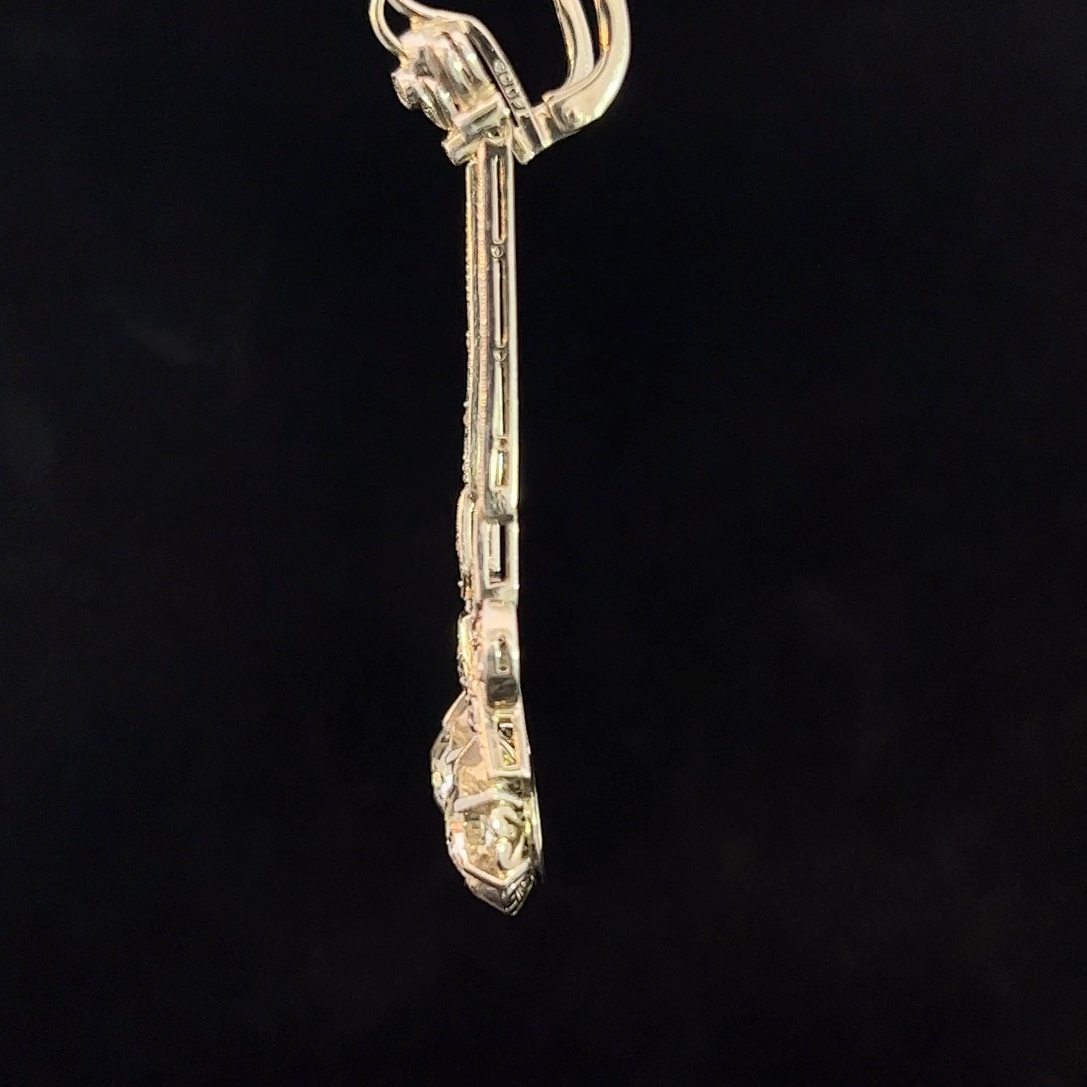 Boucles d'oreilles pendantes Art Déco avec diamants Circa 1920s en vente 1