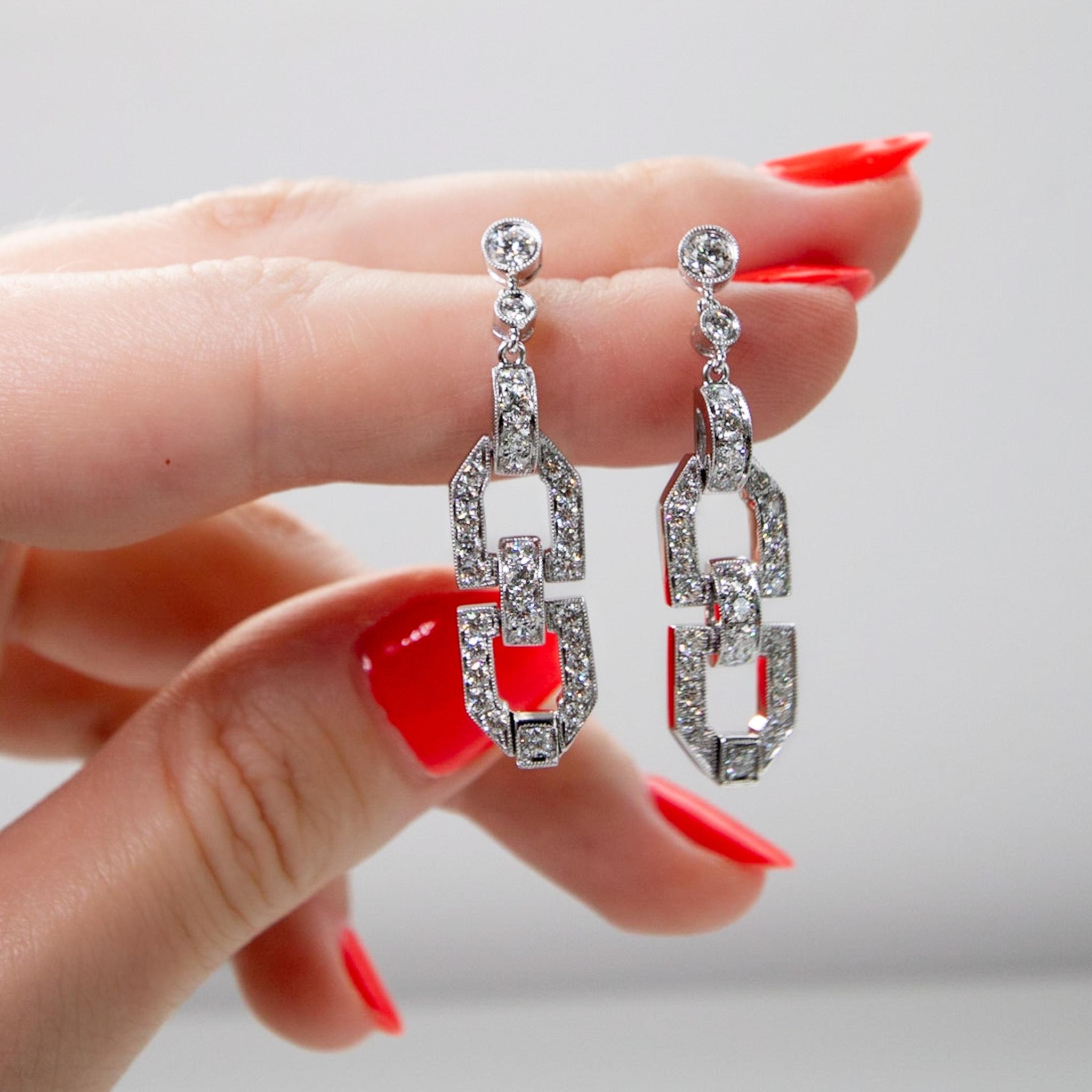 Round Cut Art Deco Diamond Drop Earrings For Sale