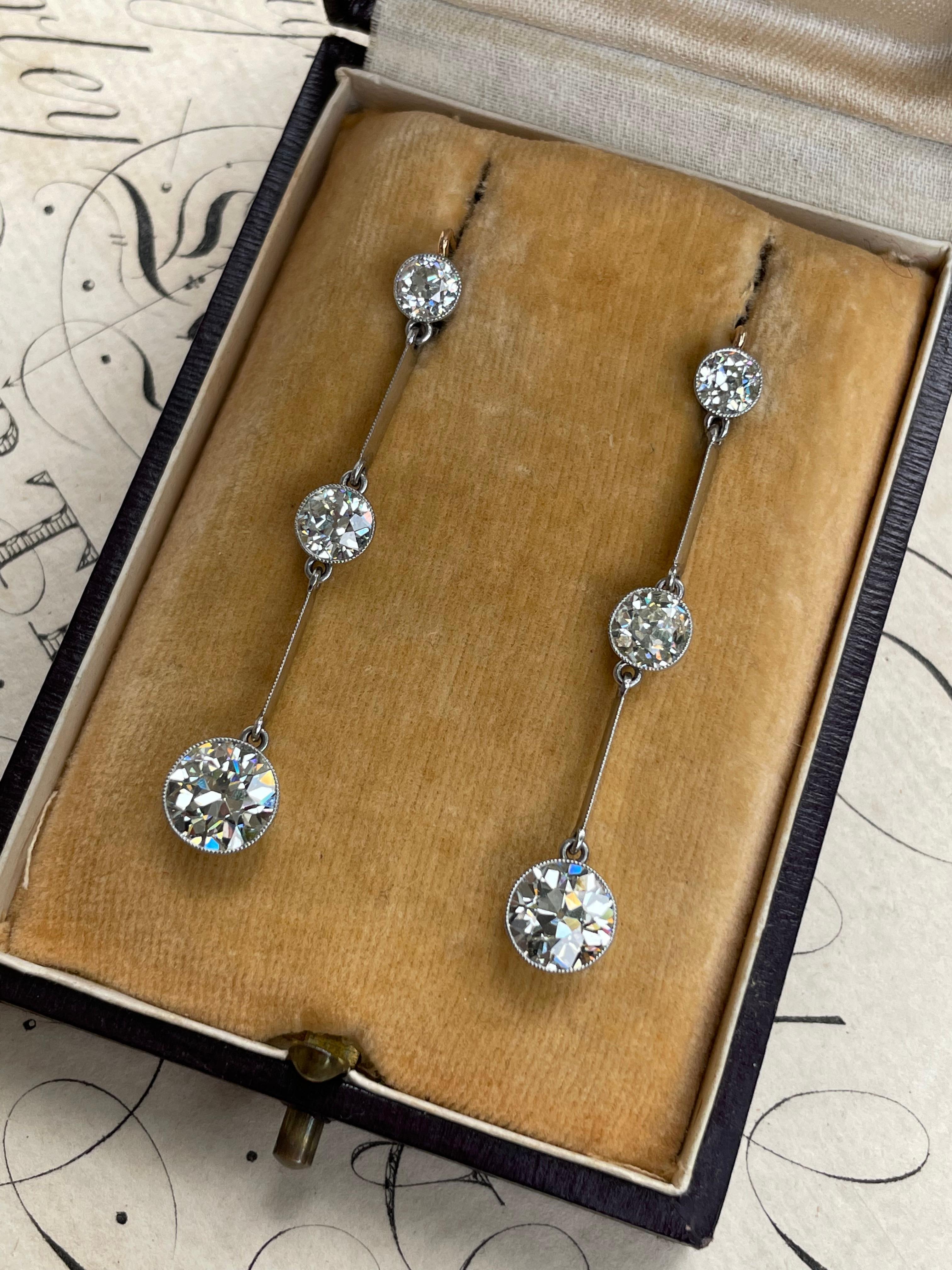 Art Deco Diamond Drop Earrings In Good Condition In Hummelstown, PA