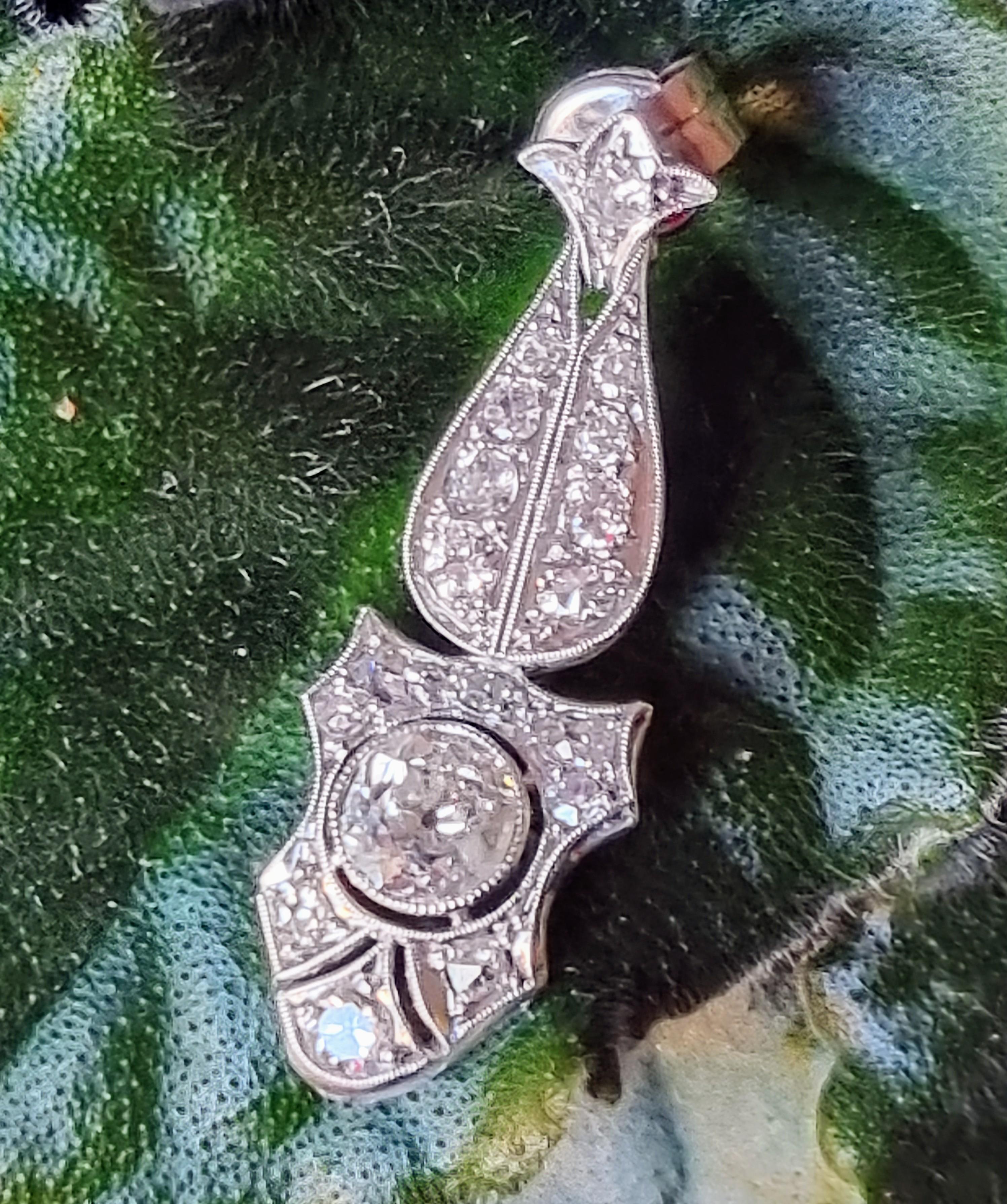 Art Deco Diamond Drop Earrings in Platinum Circa 1925 For Sale 3