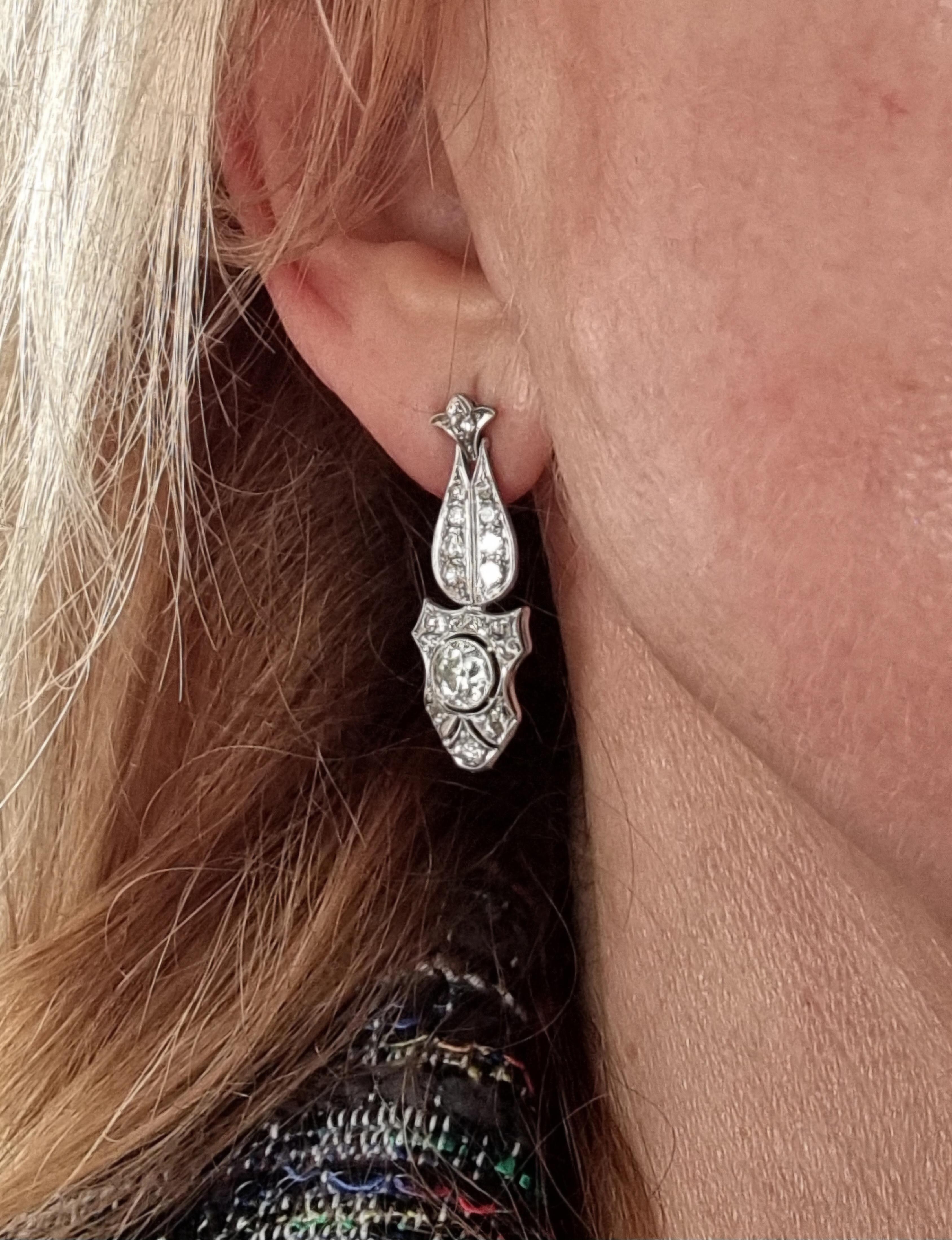 Art Deco Diamond Drop Earrings in Platinum Circa 1925 For Sale 4