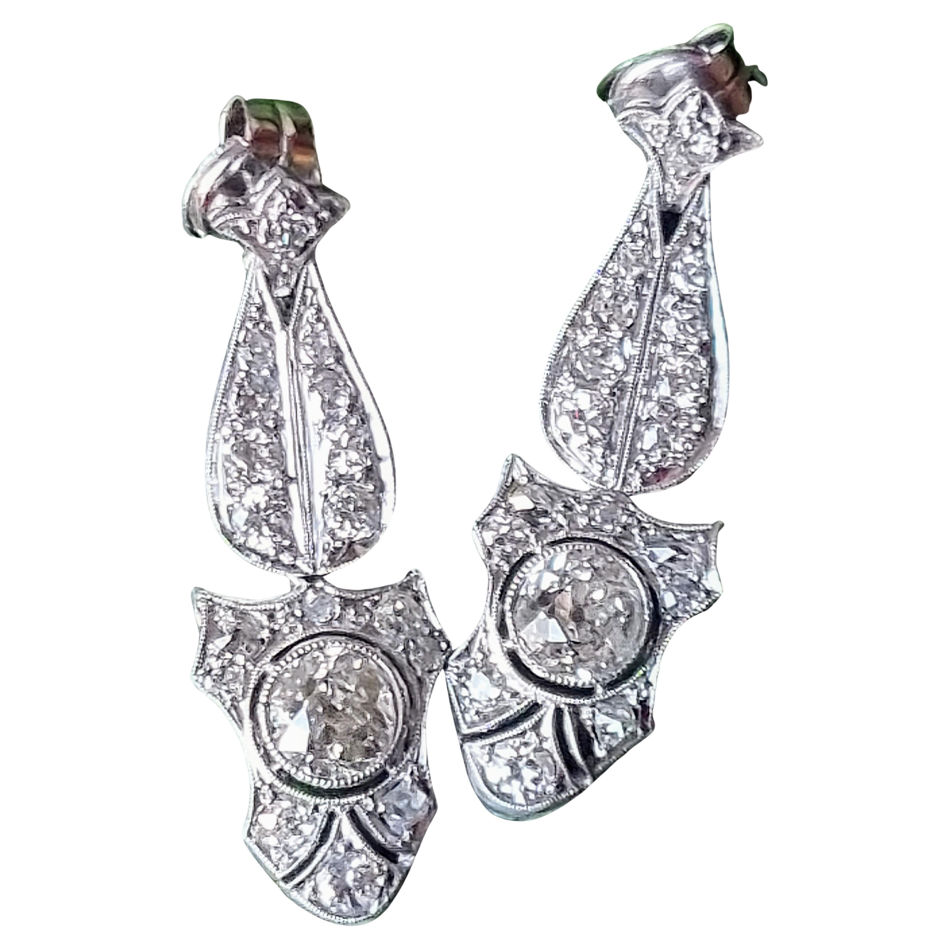 Pendientes Art Decó con gota de diamantes en platino Circa 1925
