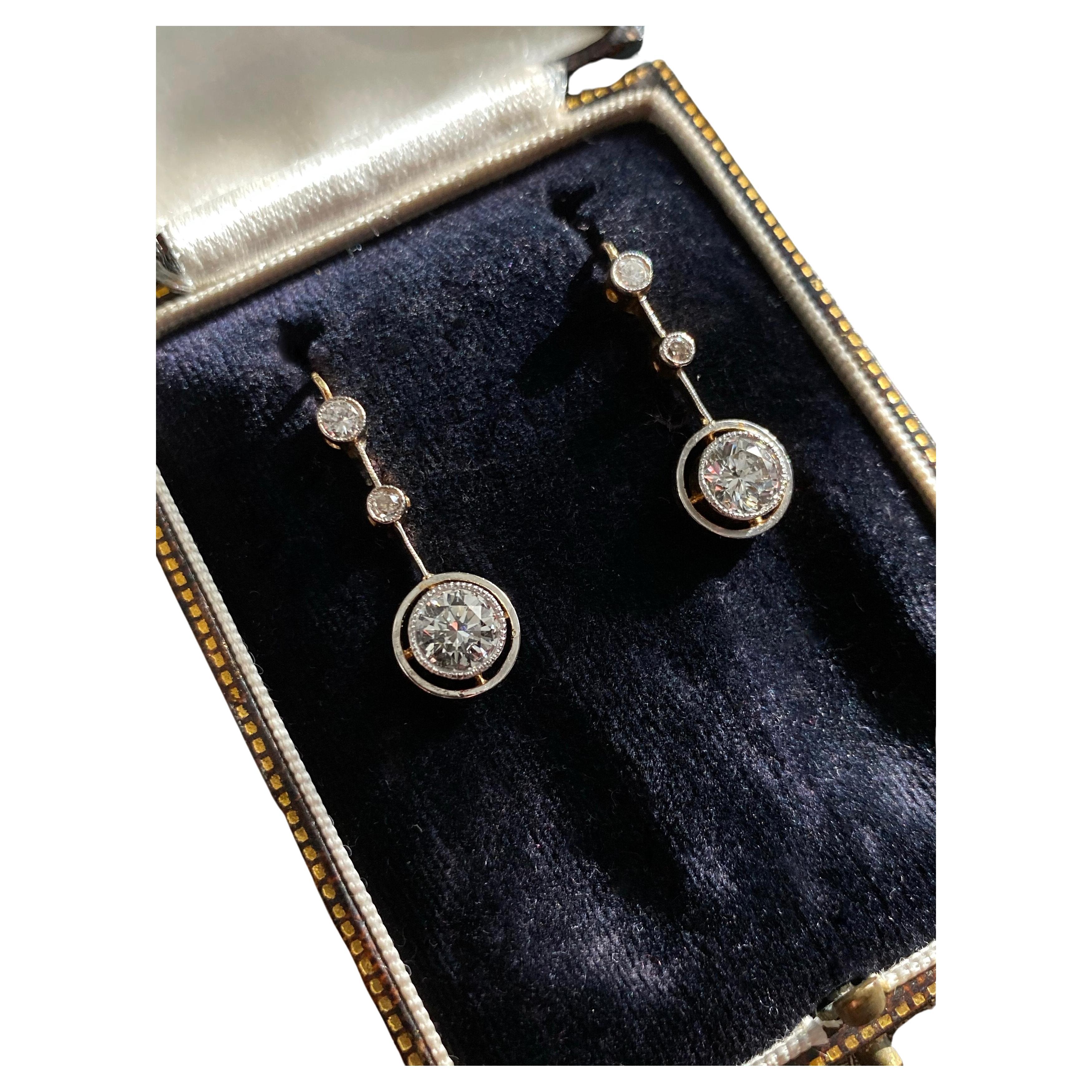 Art Deco Diamond Drop Earrings - VS2 H For Sale