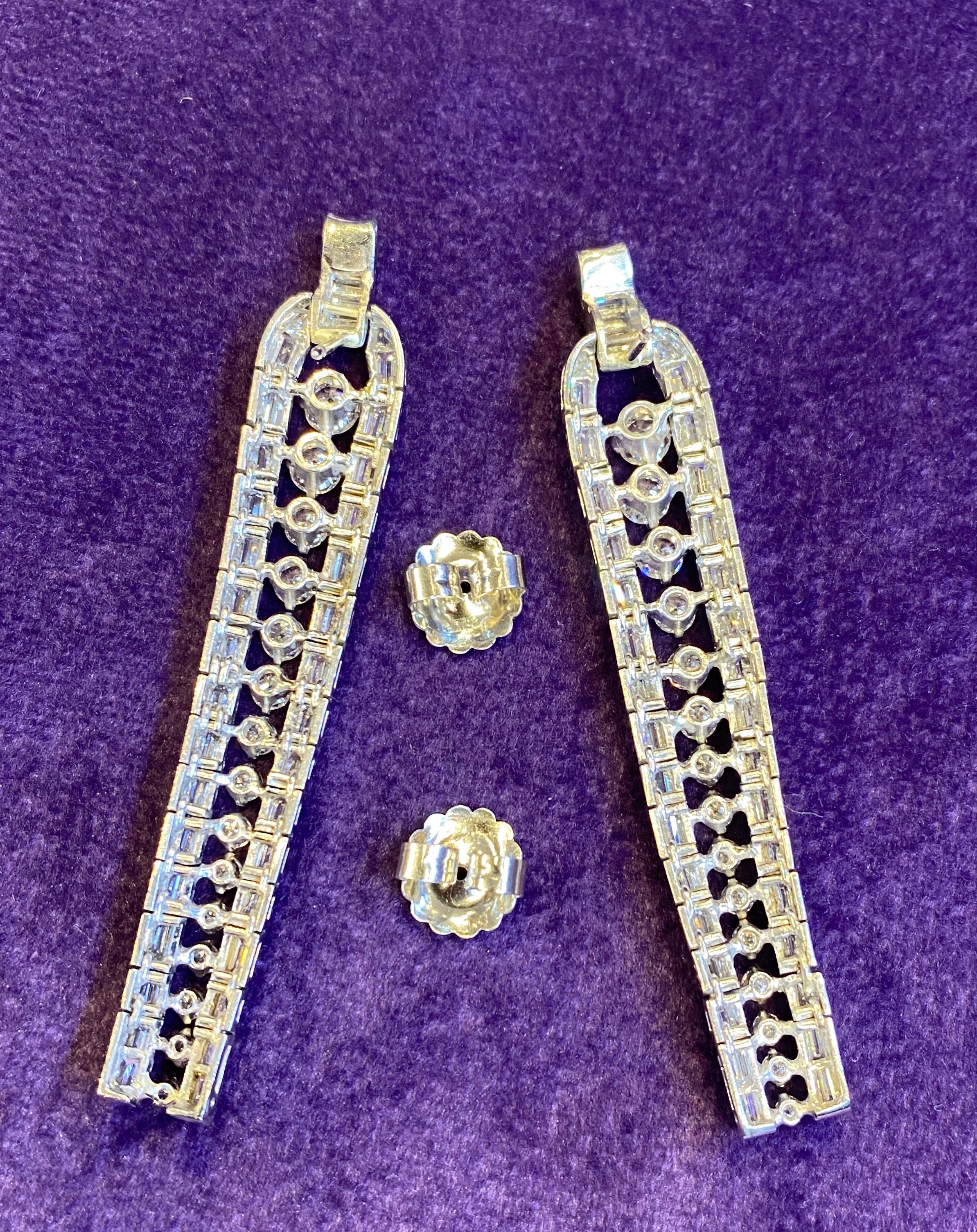 Dreireihige lineare Diamant-Ohrringe im Art-déco-Stil im Zustand „Hervorragend“ in New York, NY