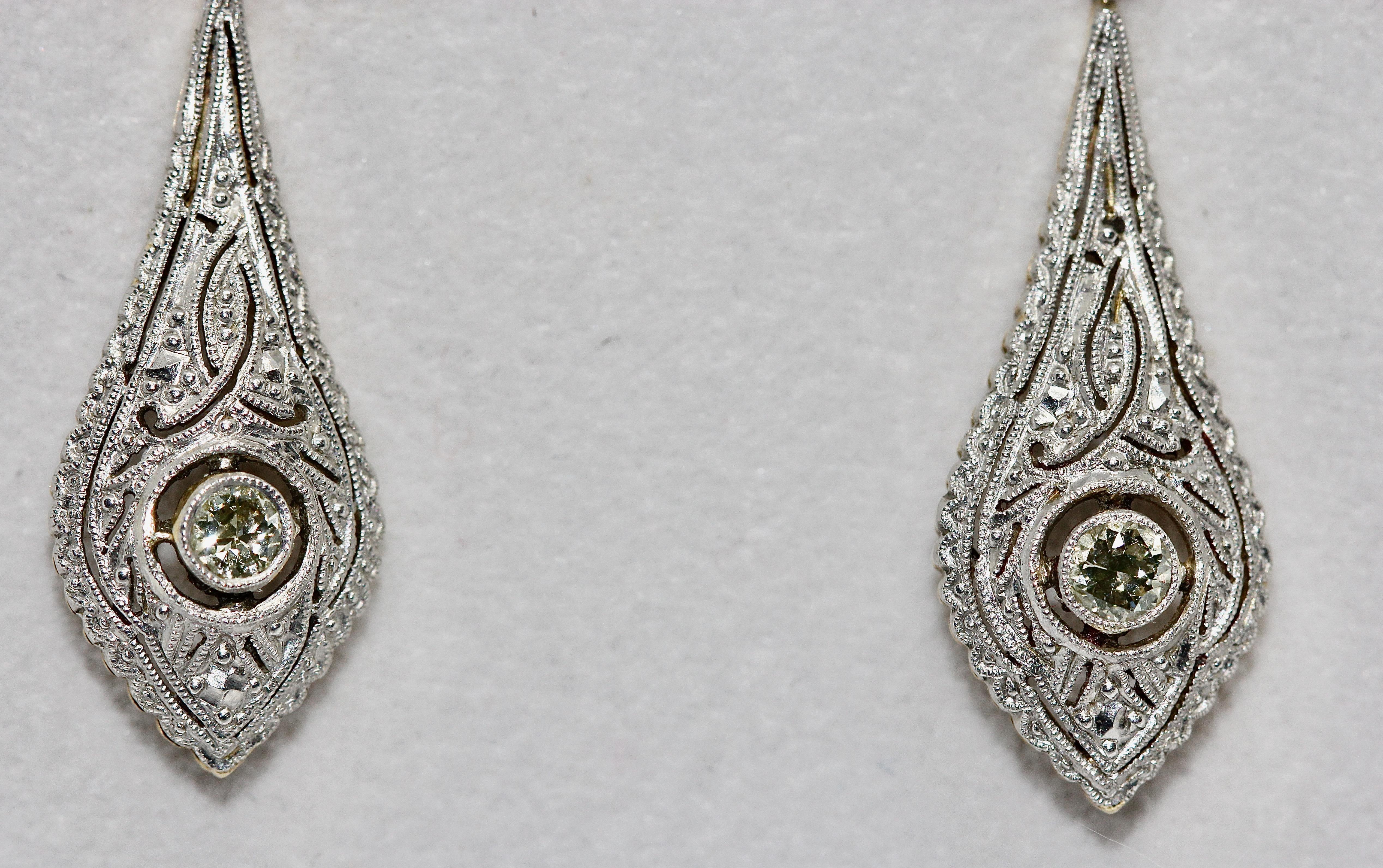 Art Deco diamond earrings, gold.

Including certificate of authenticity.