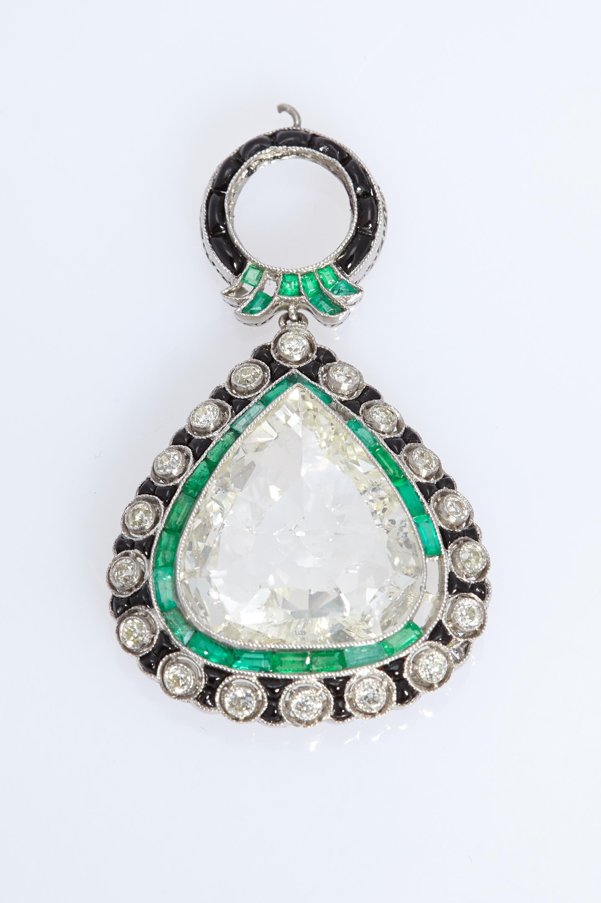 Art Deco Diamond Emerald and Black Enamel Pendant In Good Condition In New York, NY