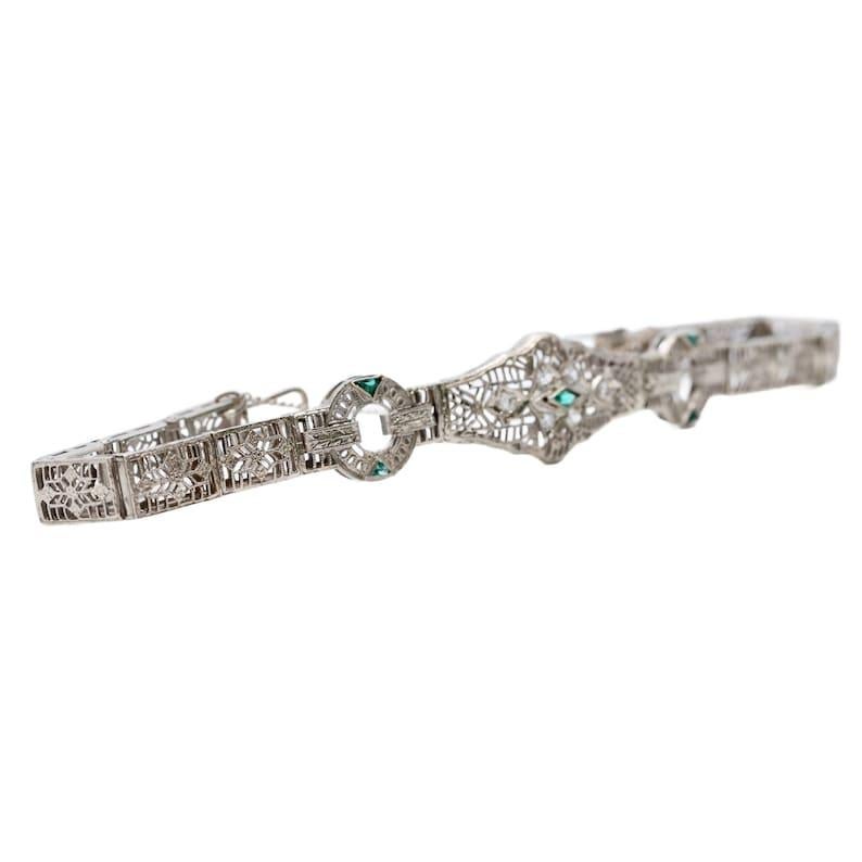 Art Deco Diamant & Smaragd Filigranes Armband aus 14K Weißgold (Art déco) im Angebot