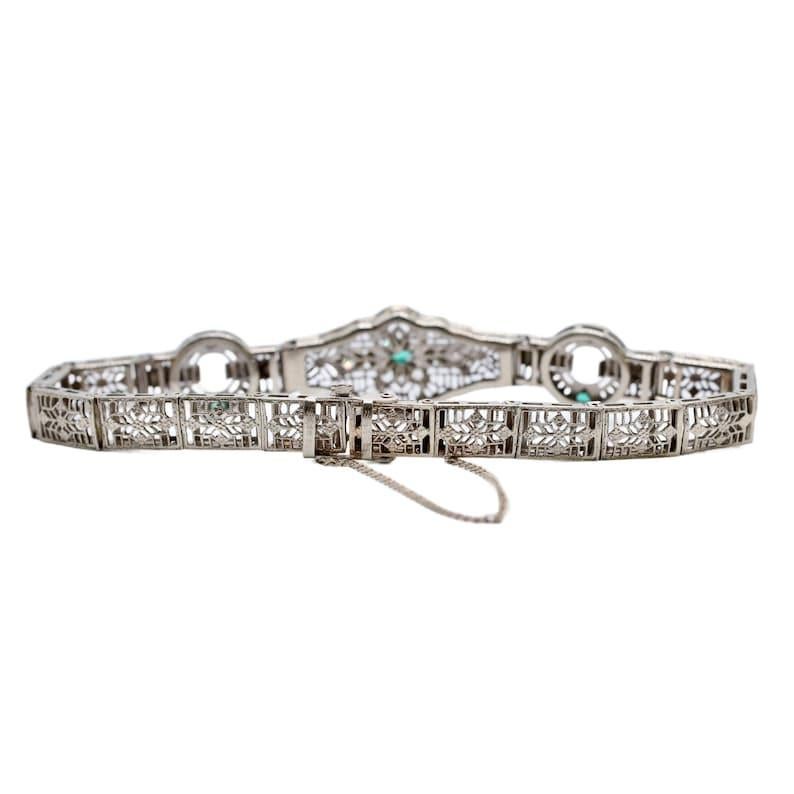 Art Deco Diamant & Smaragd Filigranes Armband aus 14K Weißgold (Rundschliff) im Angebot