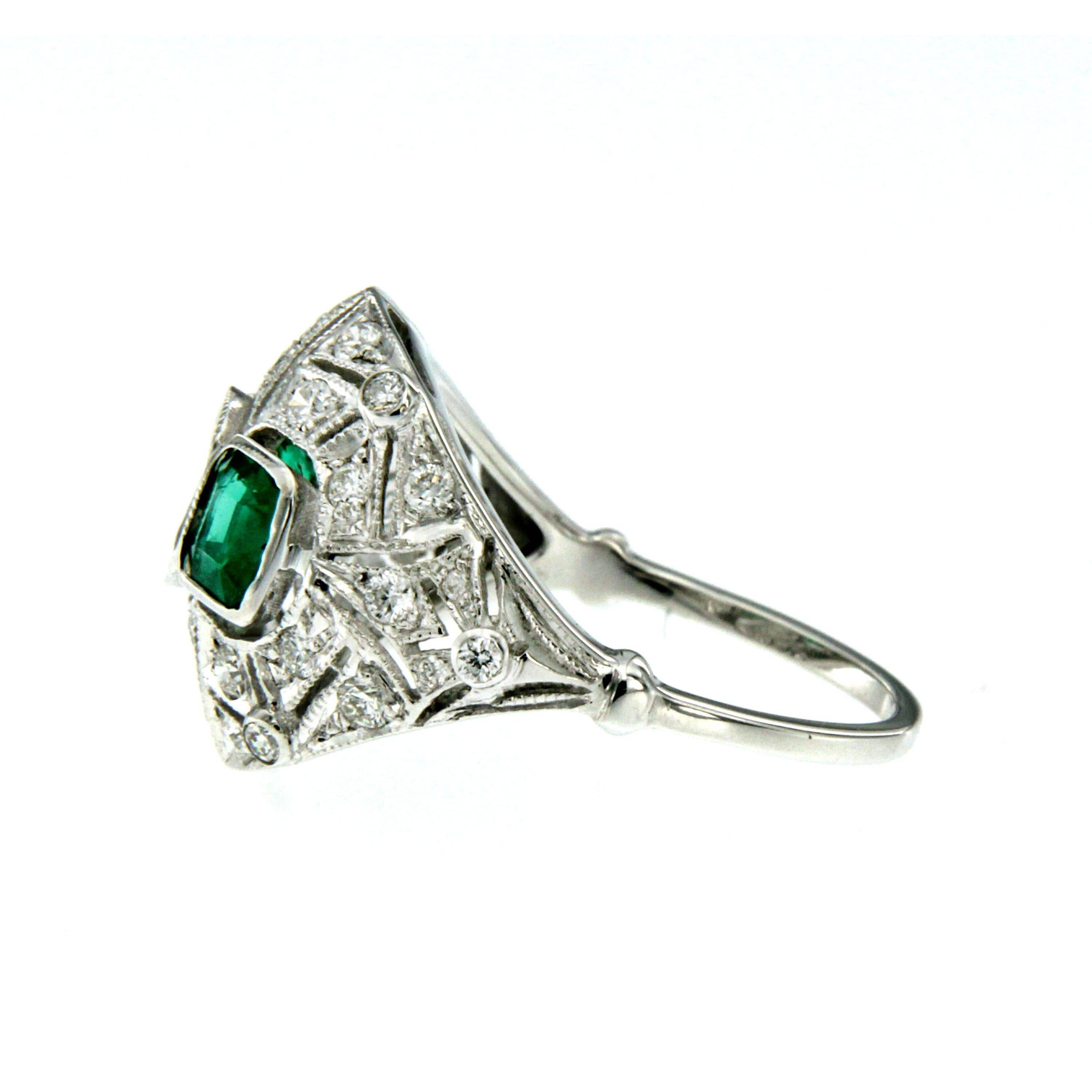Art Deco Diamond Emerald Gold Ring In Excellent Condition In Napoli, Italy