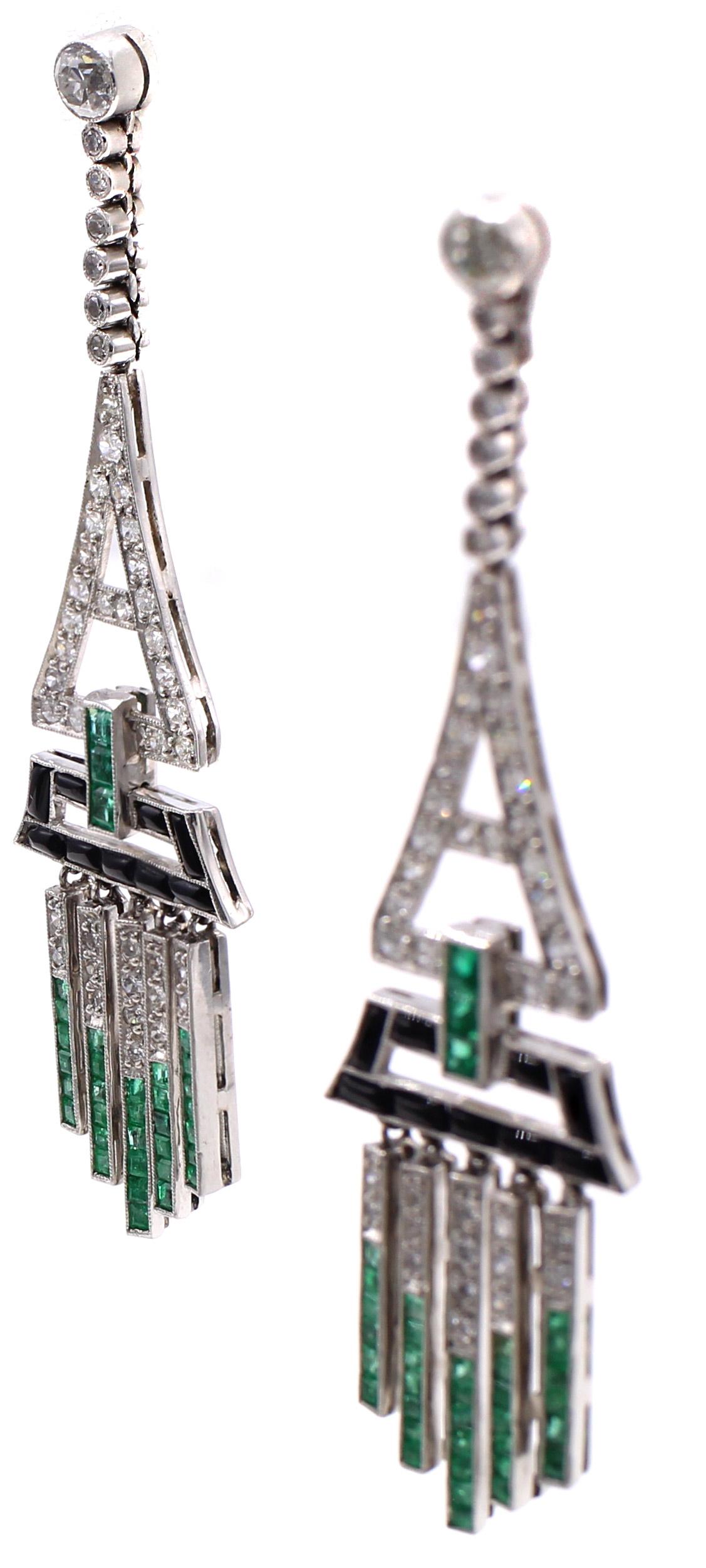 Art Deco Diamond Emerald Onyx Earrings In Excellent Condition For Sale In New York, NY