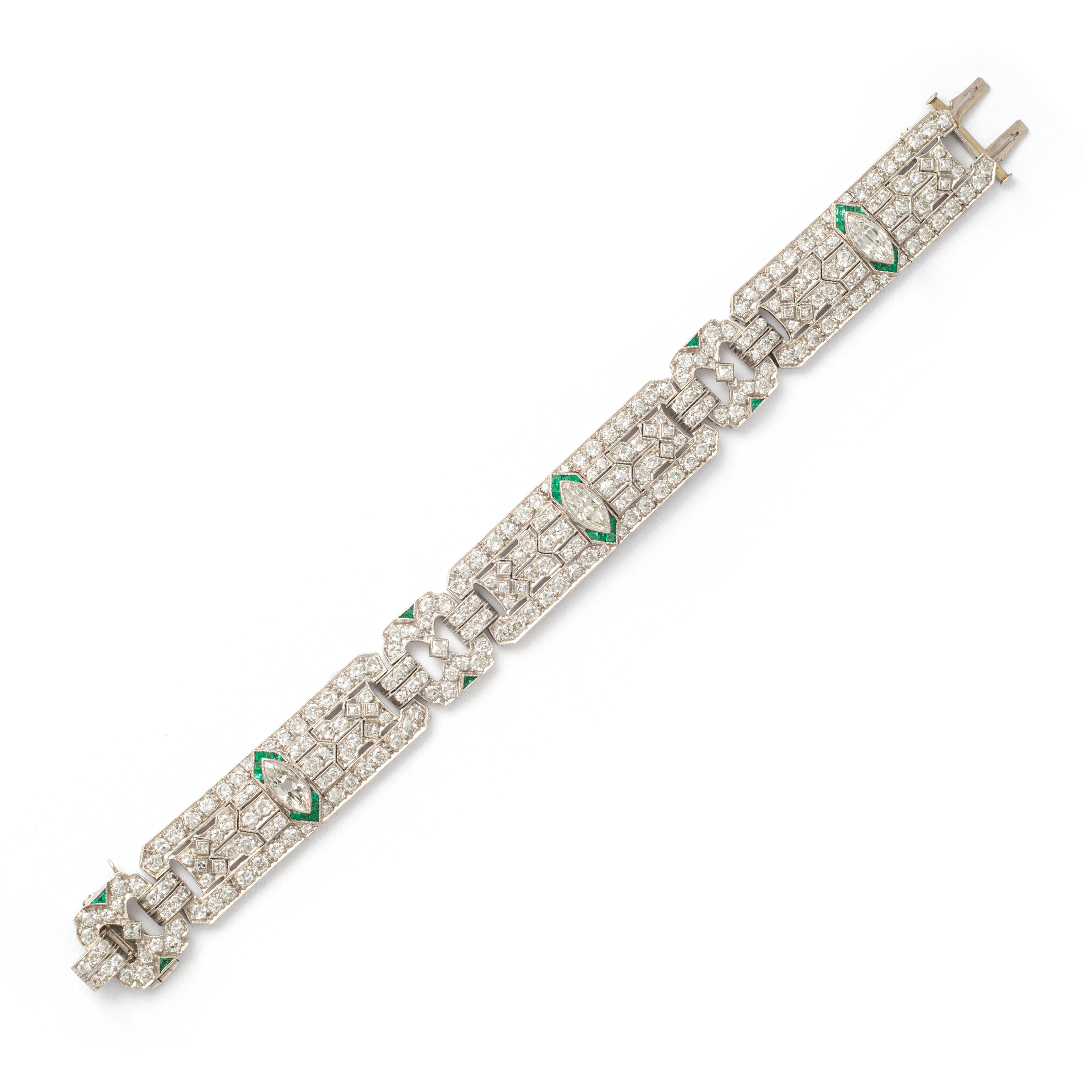 Art Deco Diamond Emerald Platinum Bracelet In Excellent Condition In Geneva, CH