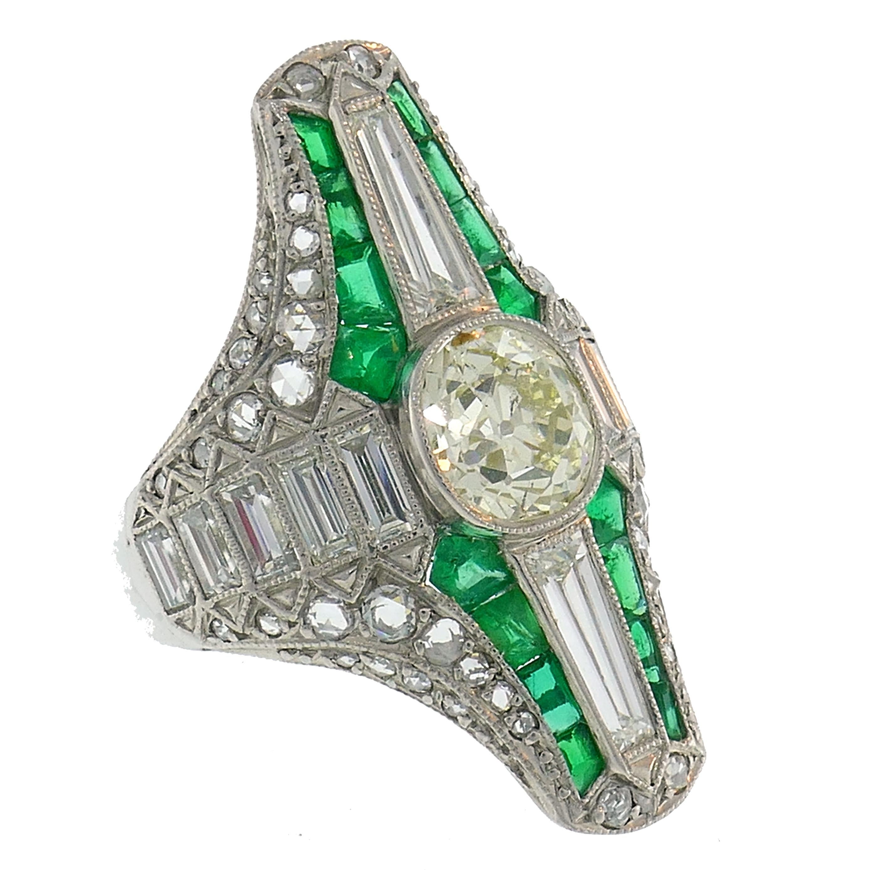 Diamant-Smaragd-Platin-Ring im Art-déco-Stil (Art déco) im Angebot