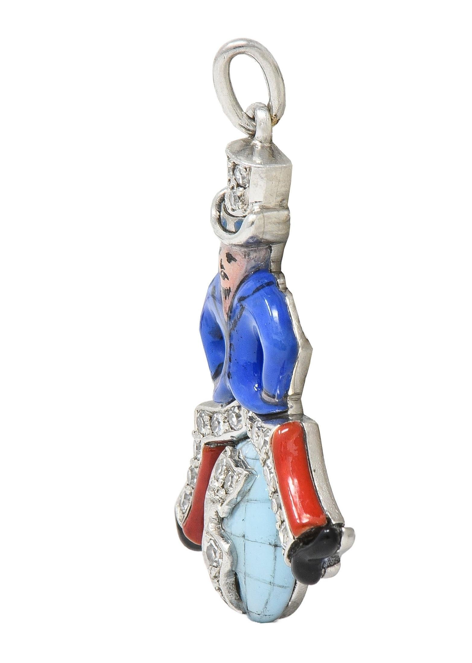 Dessinée sous la forme d'un Oncle Sam assis au sommet d'un globe centré sur l'Amérique du Nord et du Sud.
Portant un chapeau haut de forme, un pantalon évasé et un manteau bleu émaillé.
Bleu royal opaque et brillant, bleu pastel, rouge et noir -