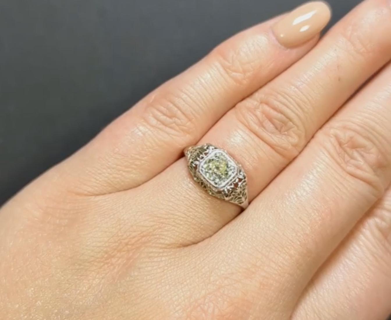 Women's or Men's Art Decò Diamond Engagement Old European Cut 18k White Gold Vintage Ring For Sale