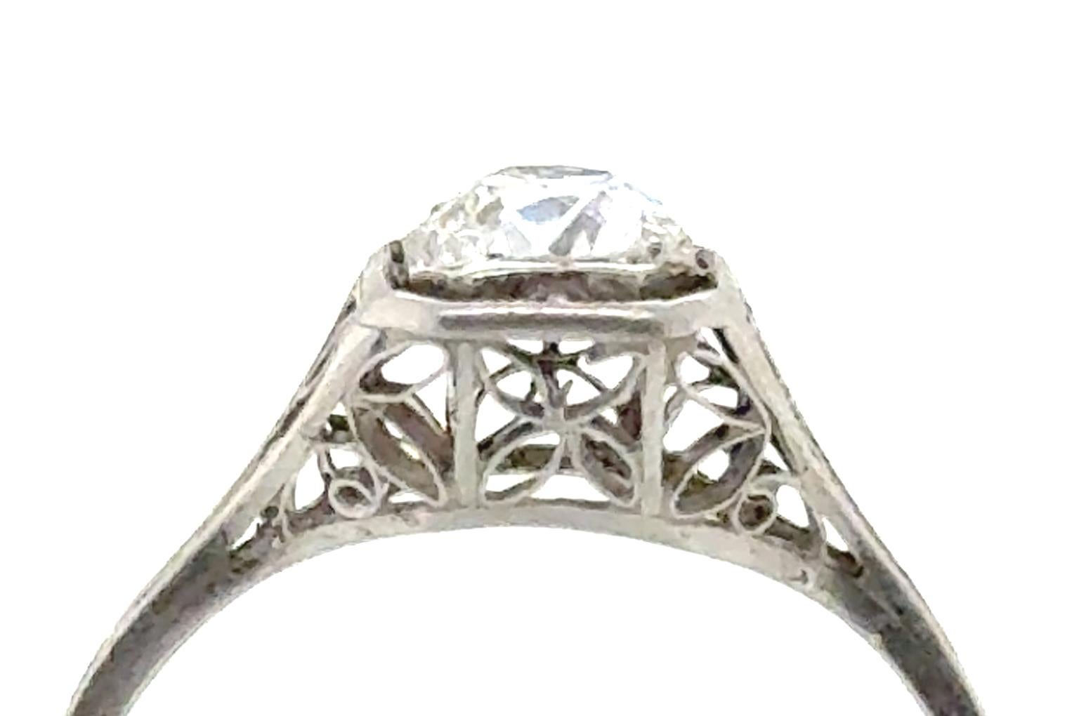 Autentico originale antico degli anni '20-'30 Anello di fidanzamento con solitario di diamanti da 0,40 carati in filigrana di platino


Caratterizzato da un autentico diamante naturale estratto D-E SI1 Old European Cut centrale

Incredibile