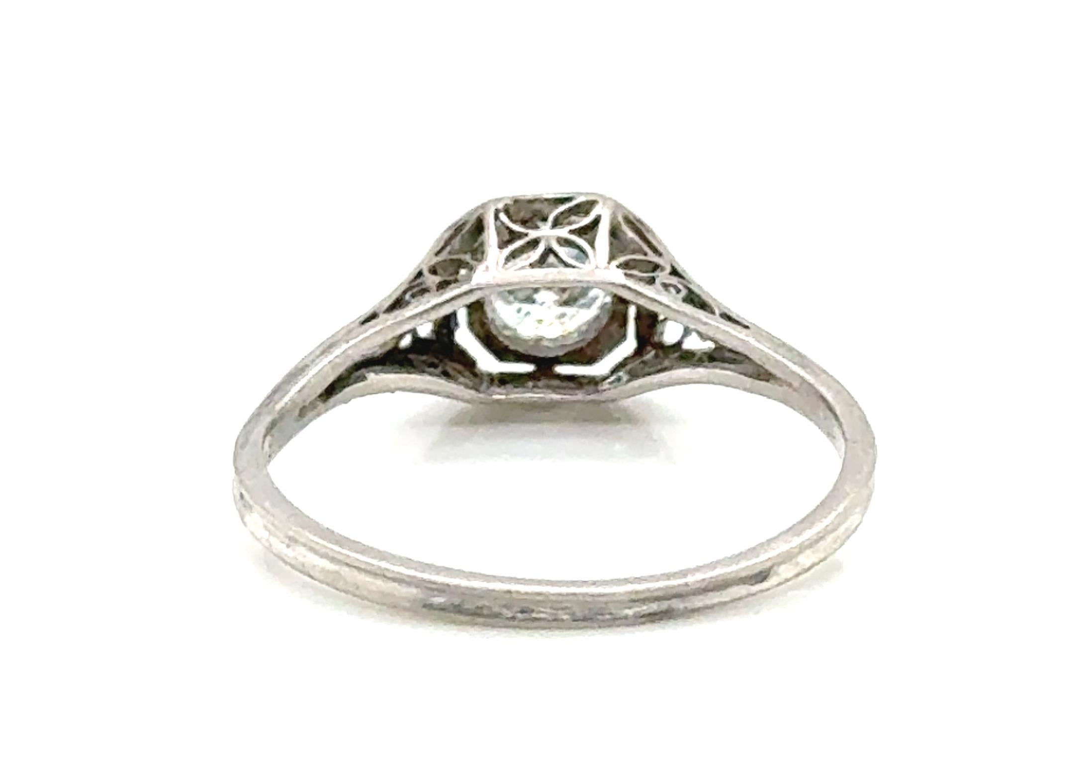 Donna Anello di fidanzamento con diamante Art Deco da 0,40 carati solitario in filigrana estratto nel 1930 in platino in vendita