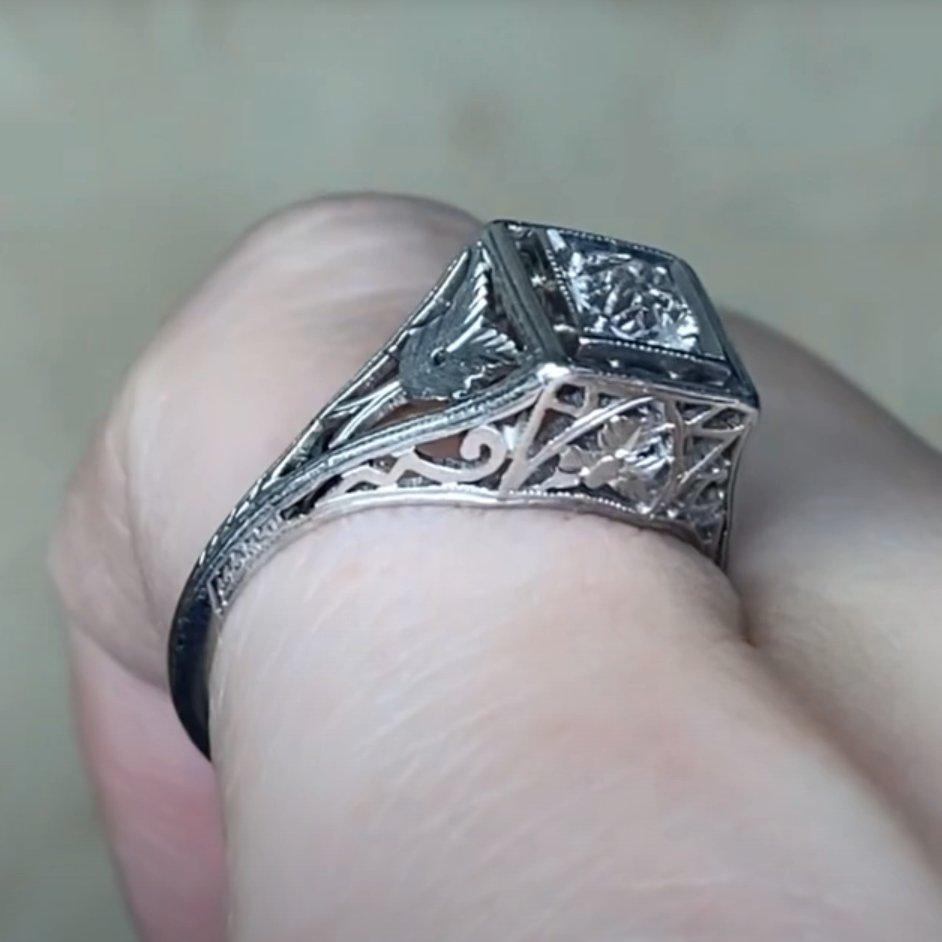 Anillo de compromiso de diamantes Art Decó (aprox. 0,4 quilates) Diamante antiguo de talla europea en Excelente estado para la venta en New York, NY