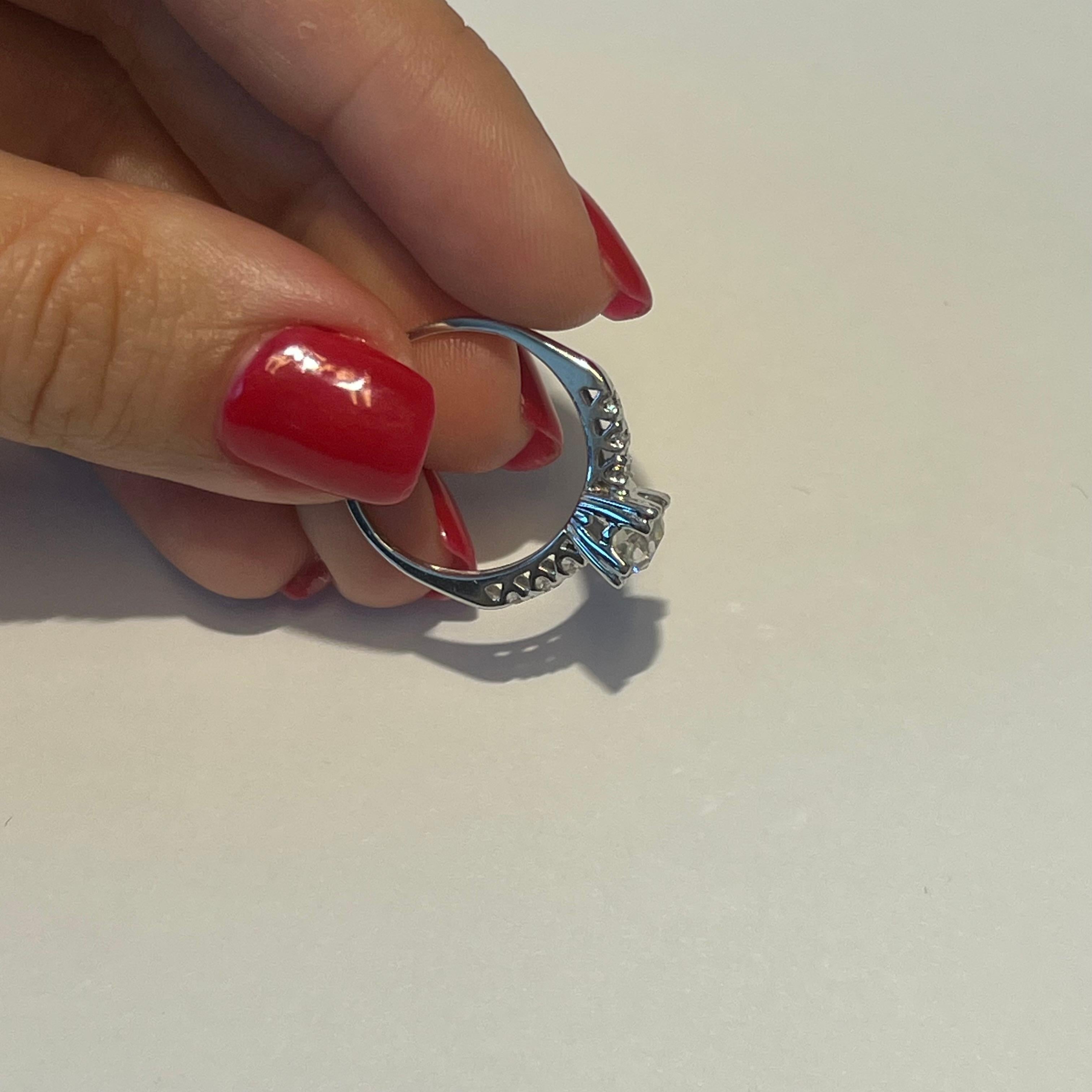 Art Deco Diamond Engagement Ring In Good Condition In Miami, FL
