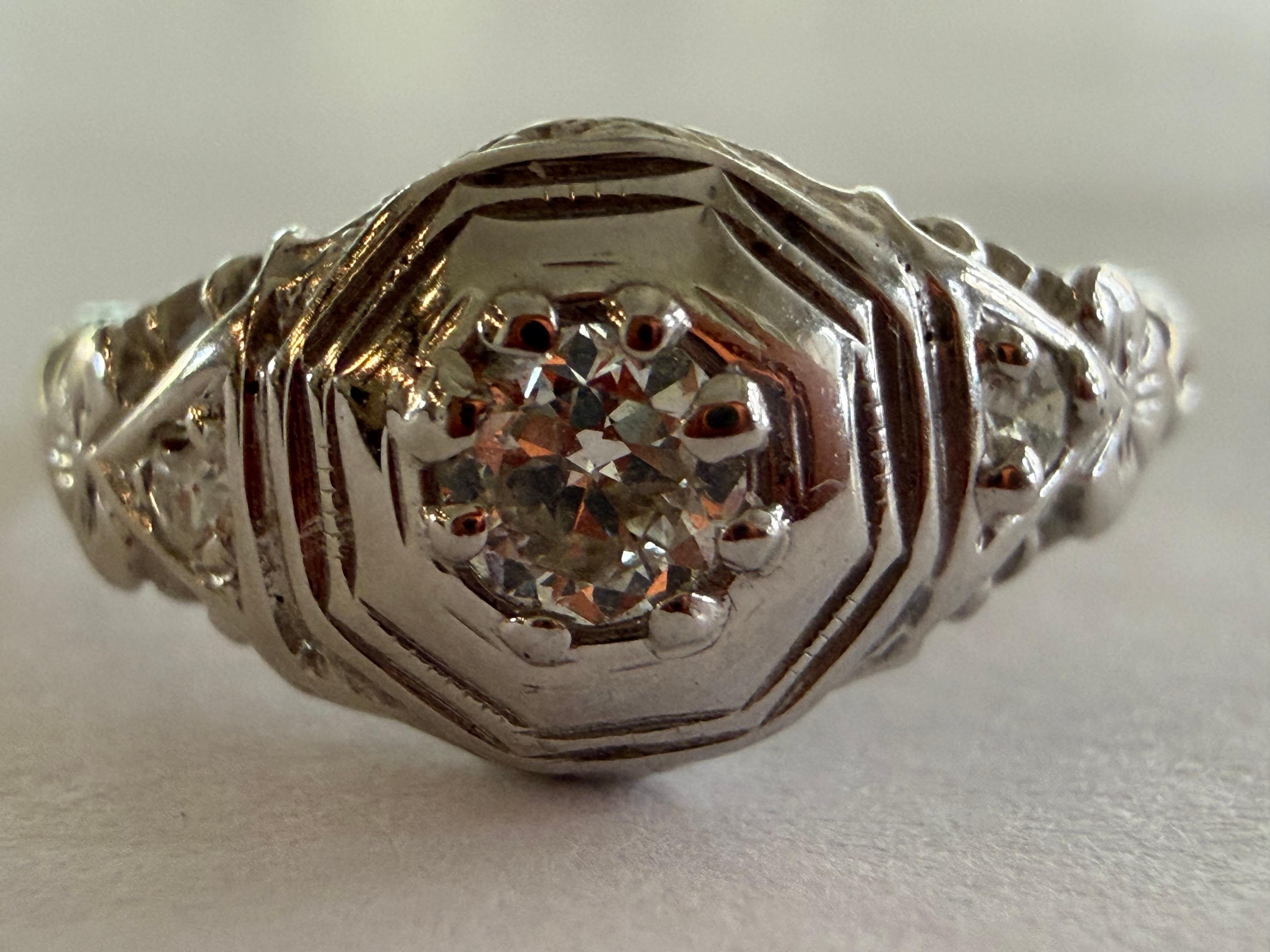 Bague de fiançailles Art déco en diamants en vente 3