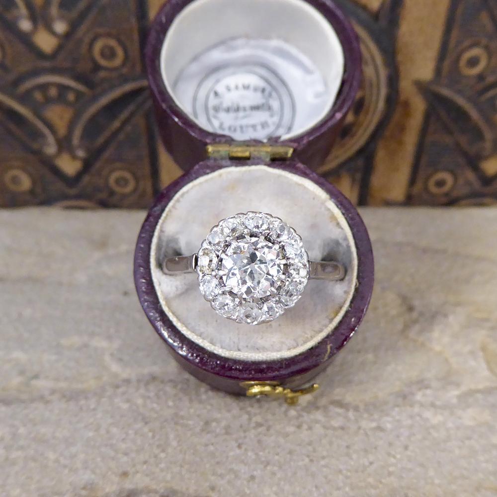 Art Deco Diamond Ring in 18 Carat White Gold and Platinum, 0.85 Carat Centre 4