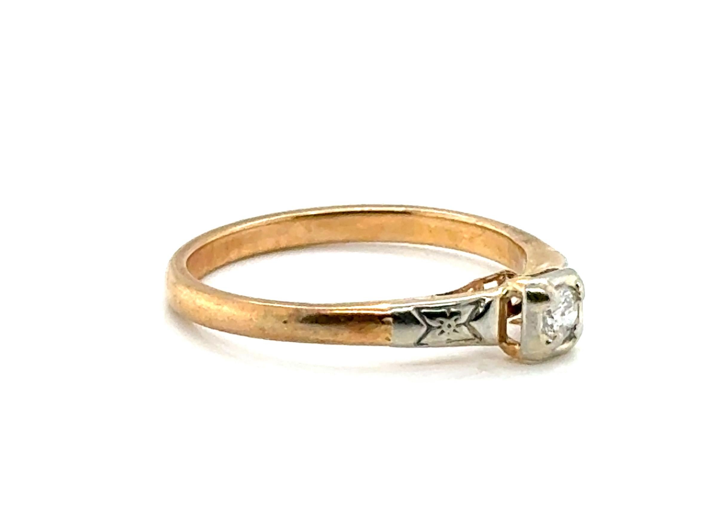 Echtes Original Art Deco Antike aus den 1920er-1930er Jahren Diamant Verlobungsring .10ct 14K Gelbgold  


Echte natürliche Minen .10ct Transitional Cut Diamond Center 

100% natürlich abgebaute Diamanten

.10 Karat Diamantgewicht

14K