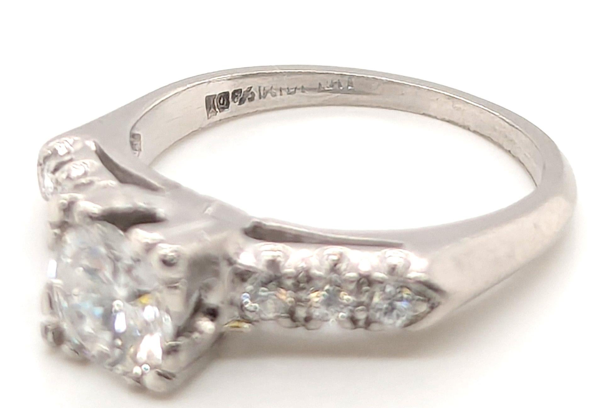 Taille ronde Bague de fiançailles Art Déco diamant miné .82ct Original 1940's-1950's Platinum en vente