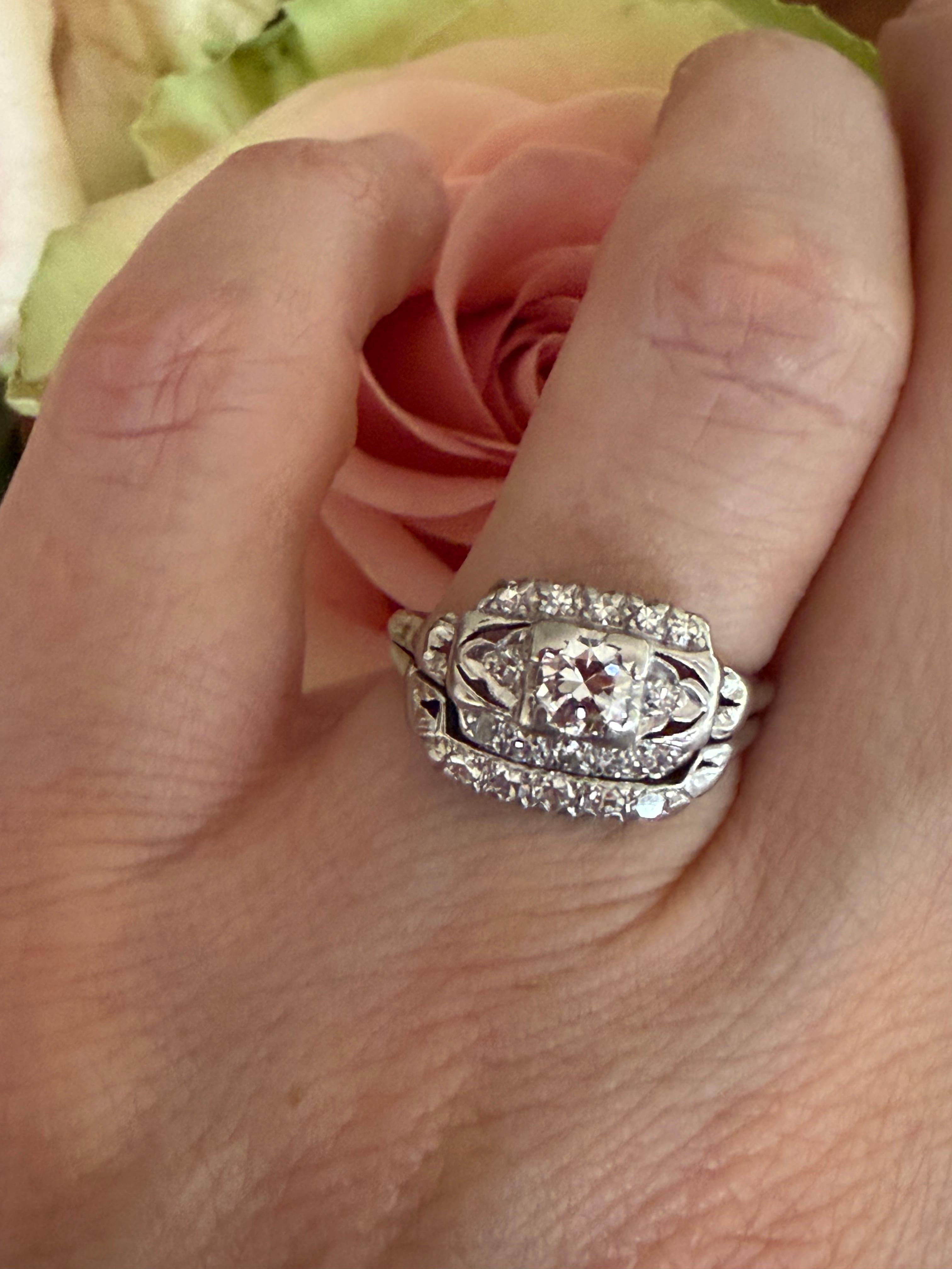 Set di anelli di fidanzamento con diamanti Art Deco in vendita 4