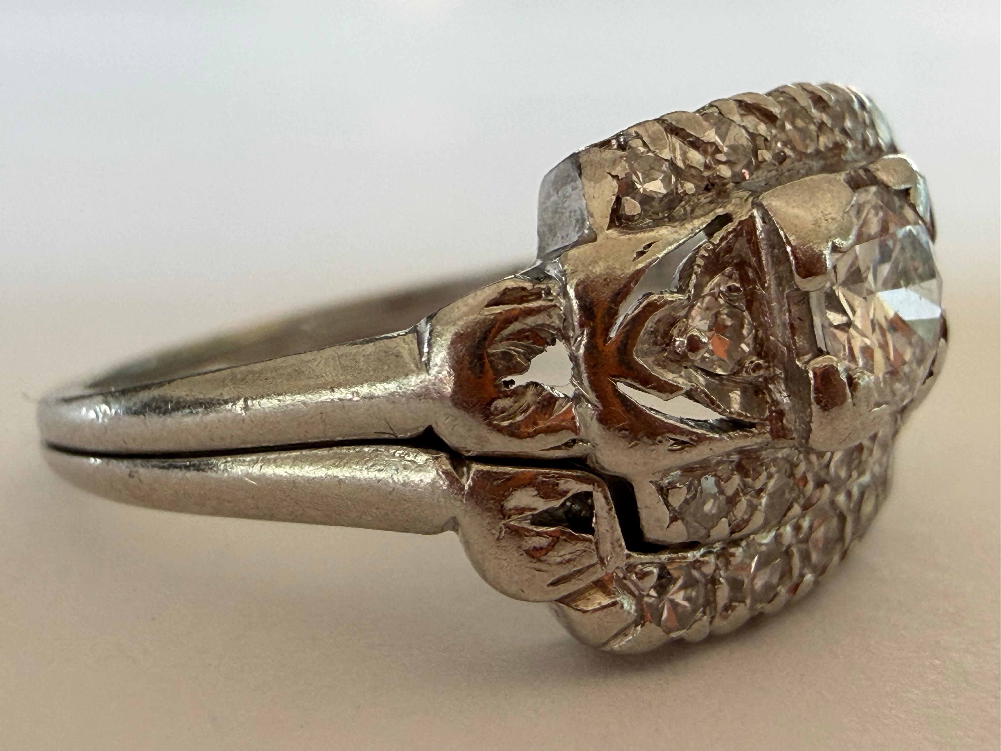 Set di anelli di fidanzamento con diamanti Art Deco in vendita 1